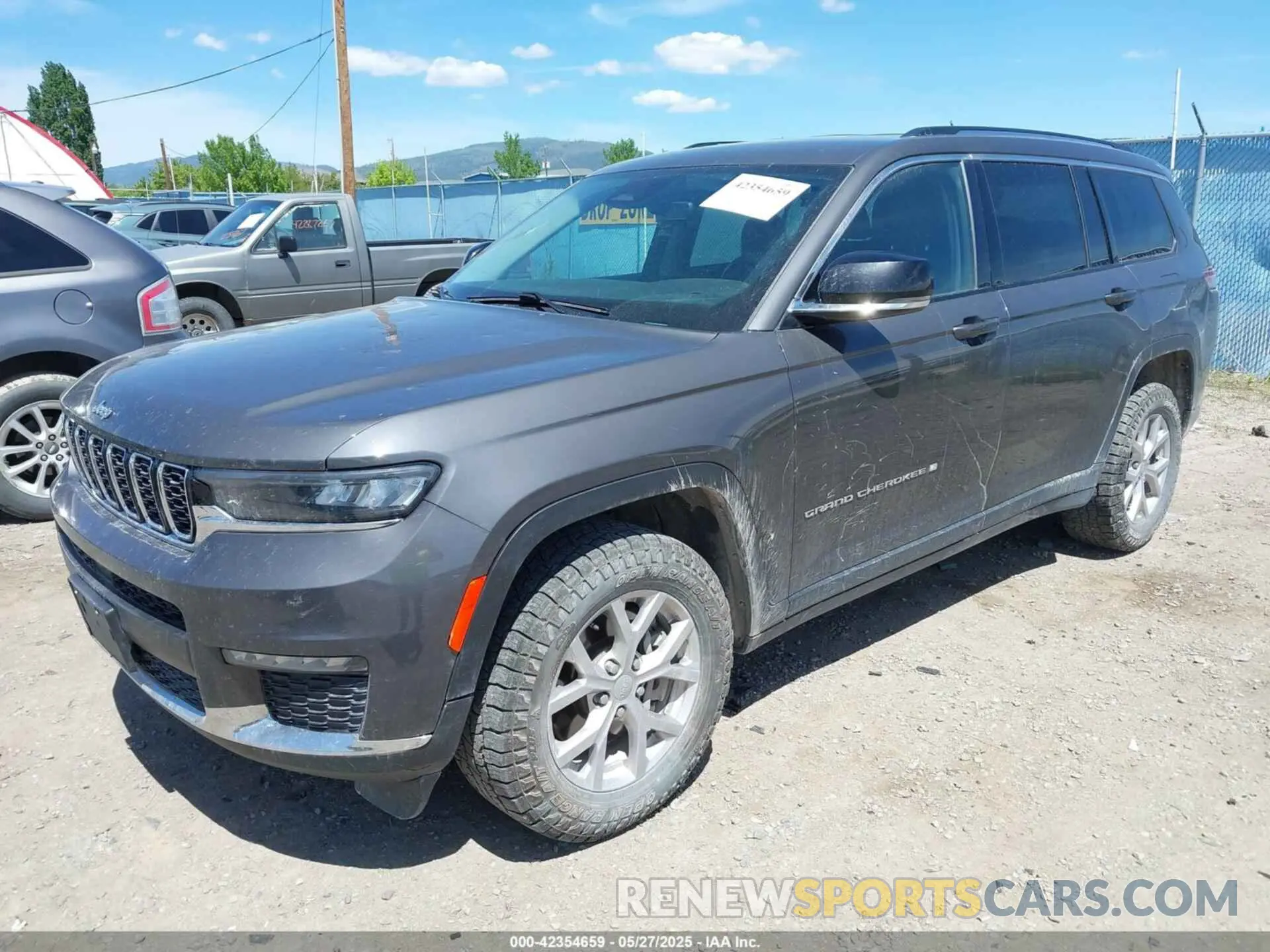 2 Photograph of a damaged car 1C4RJKBG2M8138950 JEEP GRAND CHEROKEE L 2021