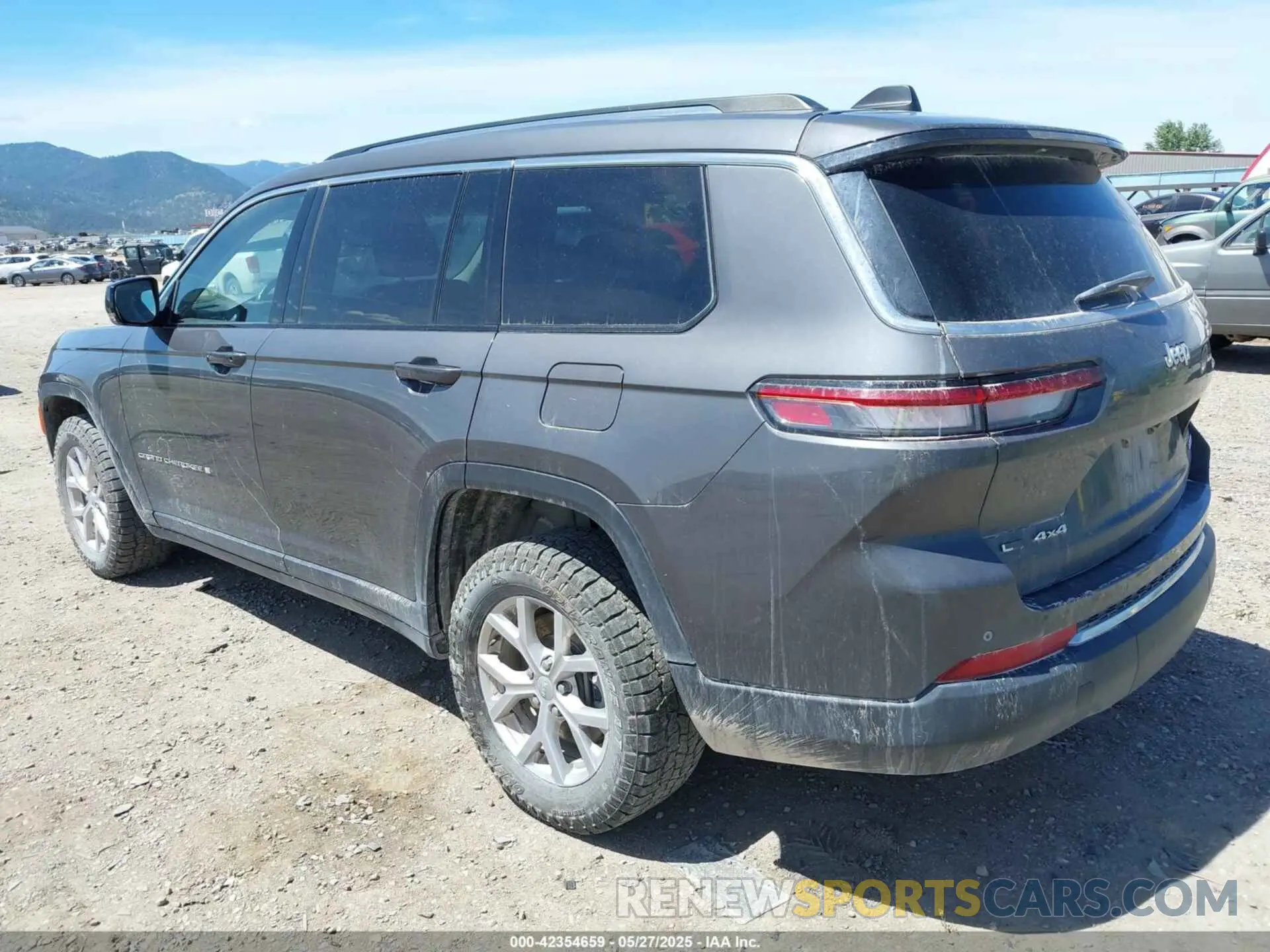 3 Photograph of a damaged car 1C4RJKBG2M8138950 JEEP GRAND CHEROKEE L 2021