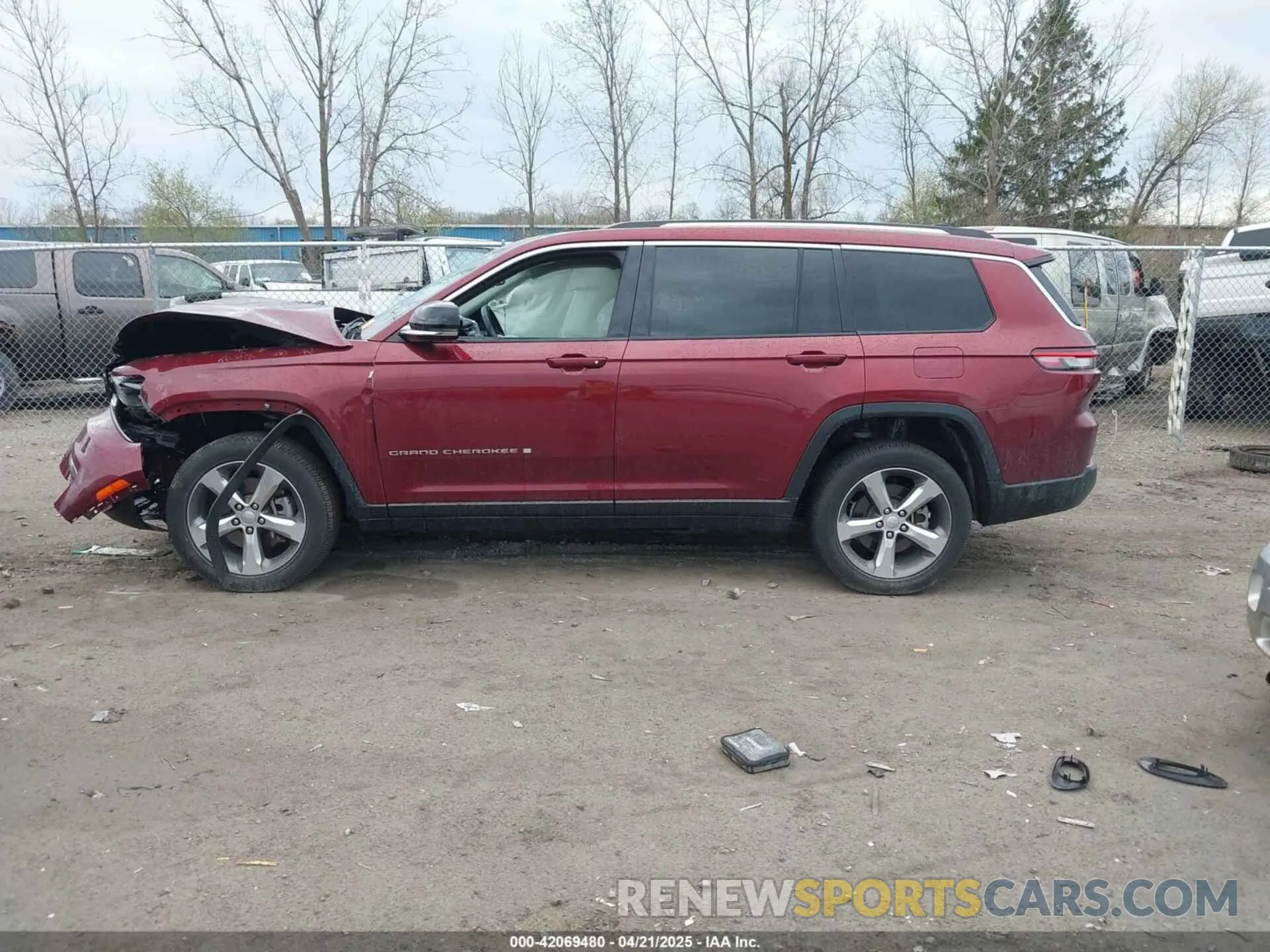 13 Photograph of a damaged car 1C4RJKBG2M8140066 JEEP GRAND CHEROKEE L 2021