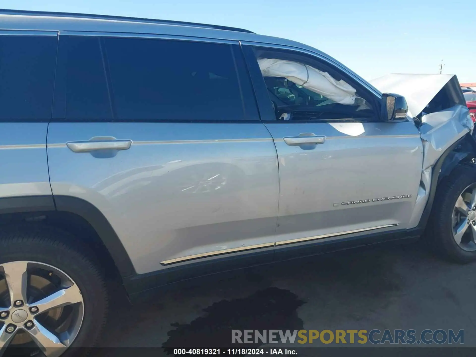 13 Photograph of a damaged car 1C4RJKBG2M8156266 JEEP GRAND CHEROKEE L 2021