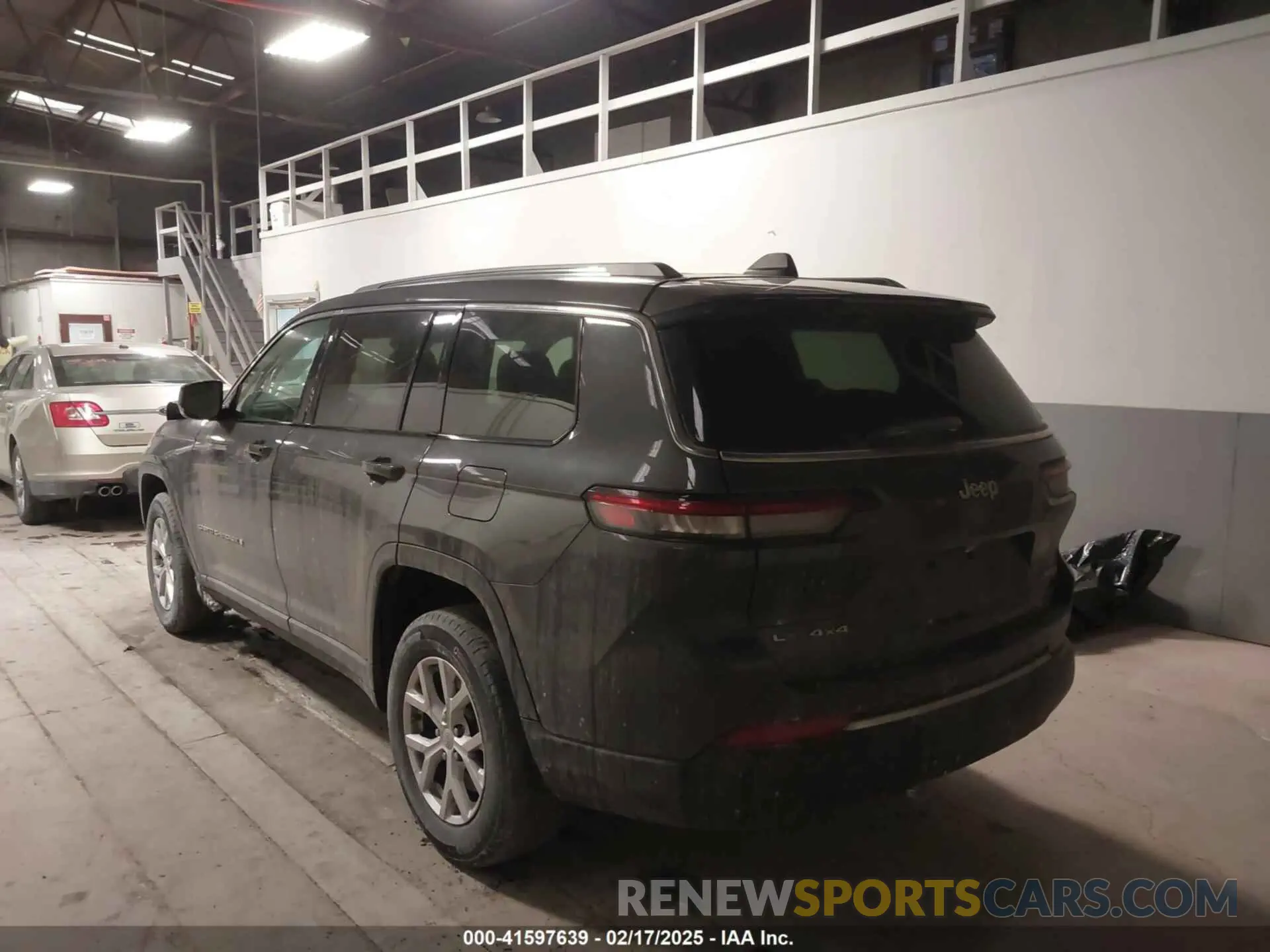 3 Photograph of a damaged car 1C4RJKBG2M8211010 JEEP GRAND CHEROKEE L 2021