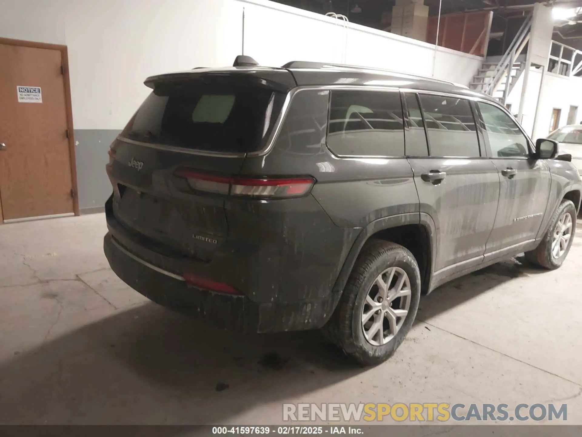 4 Photograph of a damaged car 1C4RJKBG2M8211010 JEEP GRAND CHEROKEE L 2021