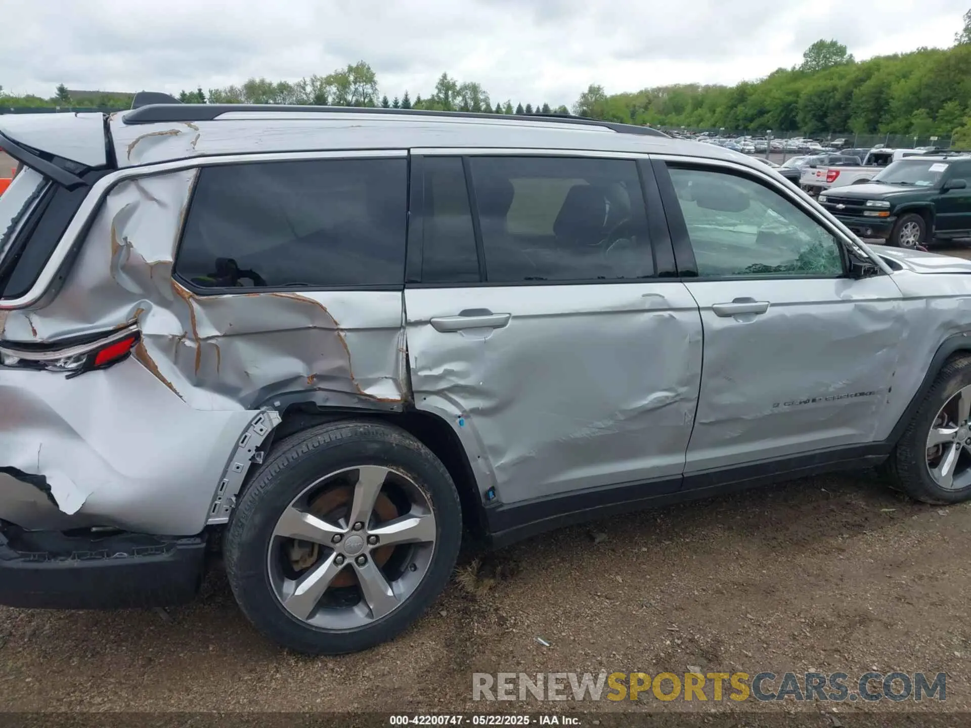 6 Photograph of a damaged car 1C4RJKBG3M8114379 JEEP GRAND CHEROKEE L 2021