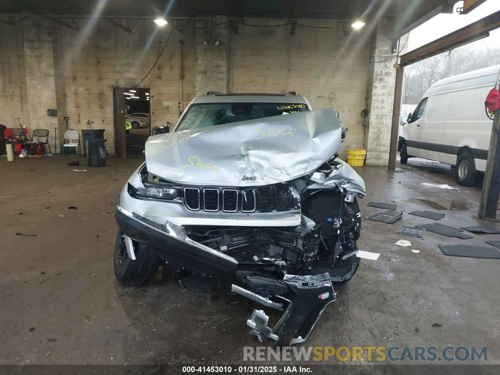 11 Photograph of a damaged car 1C4RJKBG3M8132574 JEEP GRAND CHEROKEE L 2021