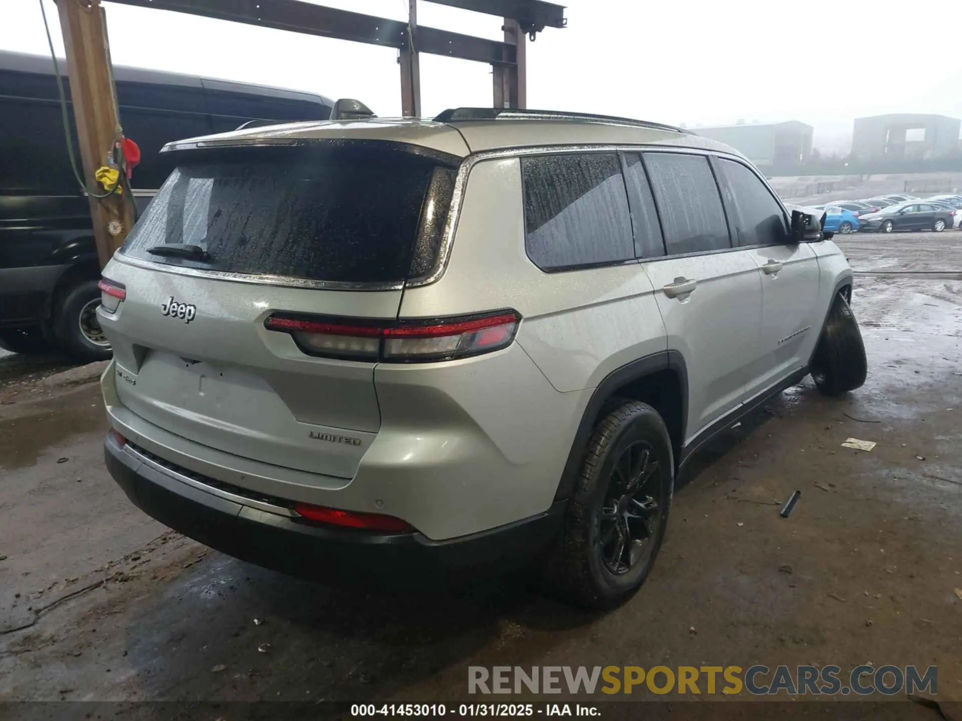 4 Photograph of a damaged car 1C4RJKBG3M8132574 JEEP GRAND CHEROKEE L 2021