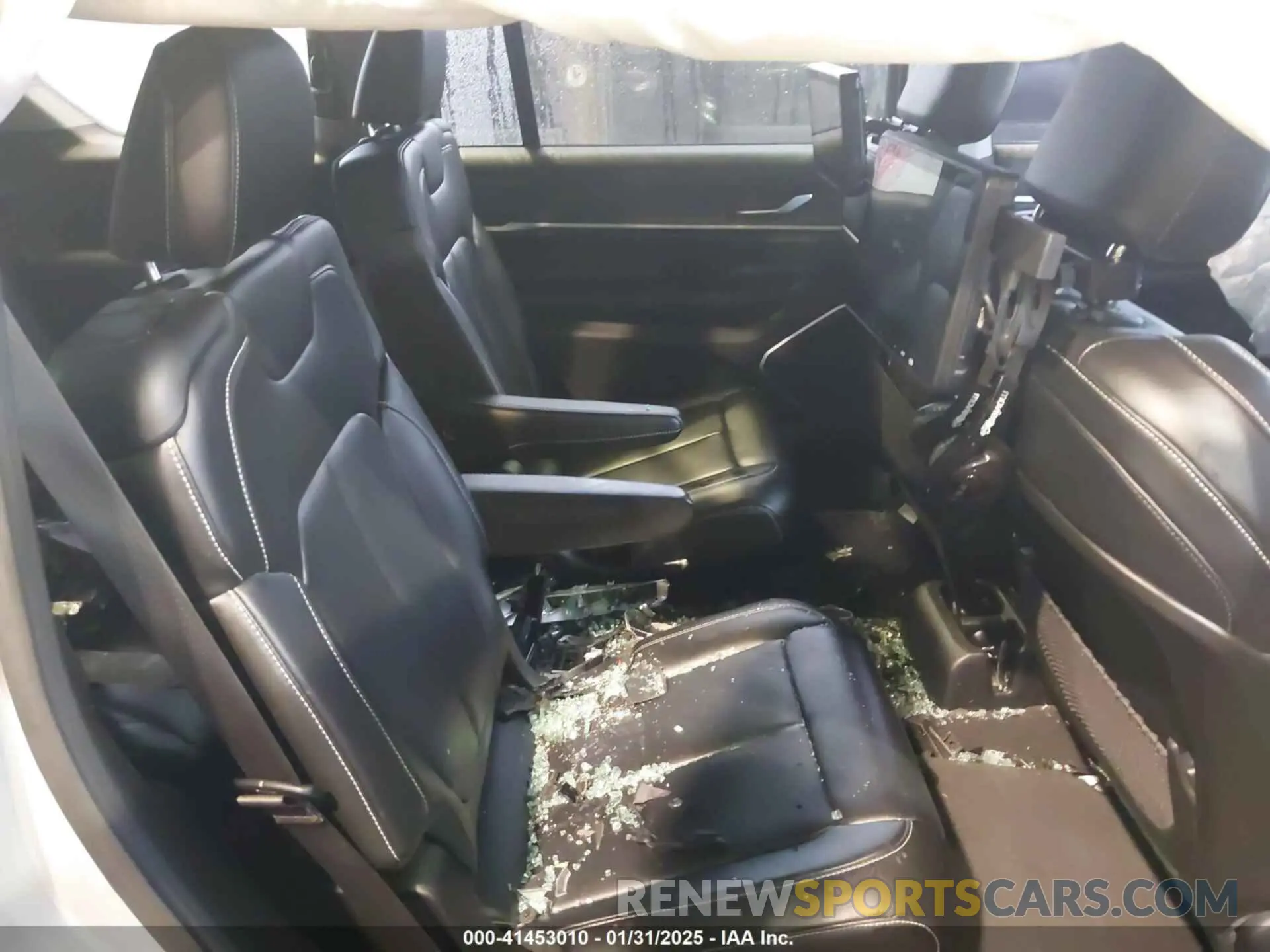 8 Photograph of a damaged car 1C4RJKBG3M8132574 JEEP GRAND CHEROKEE L 2021