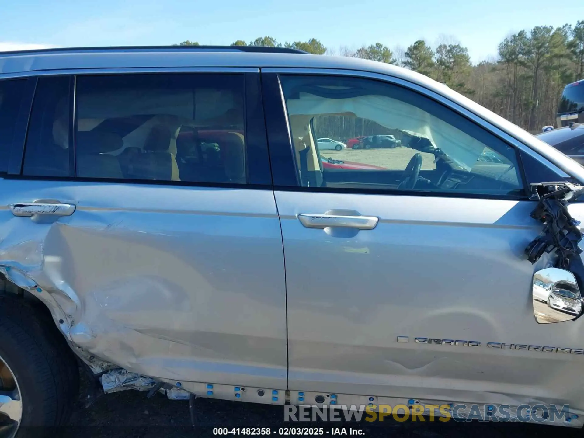 14 Photograph of a damaged car 1C4RJKBG4M8107229 JEEP GRAND CHEROKEE L 2021