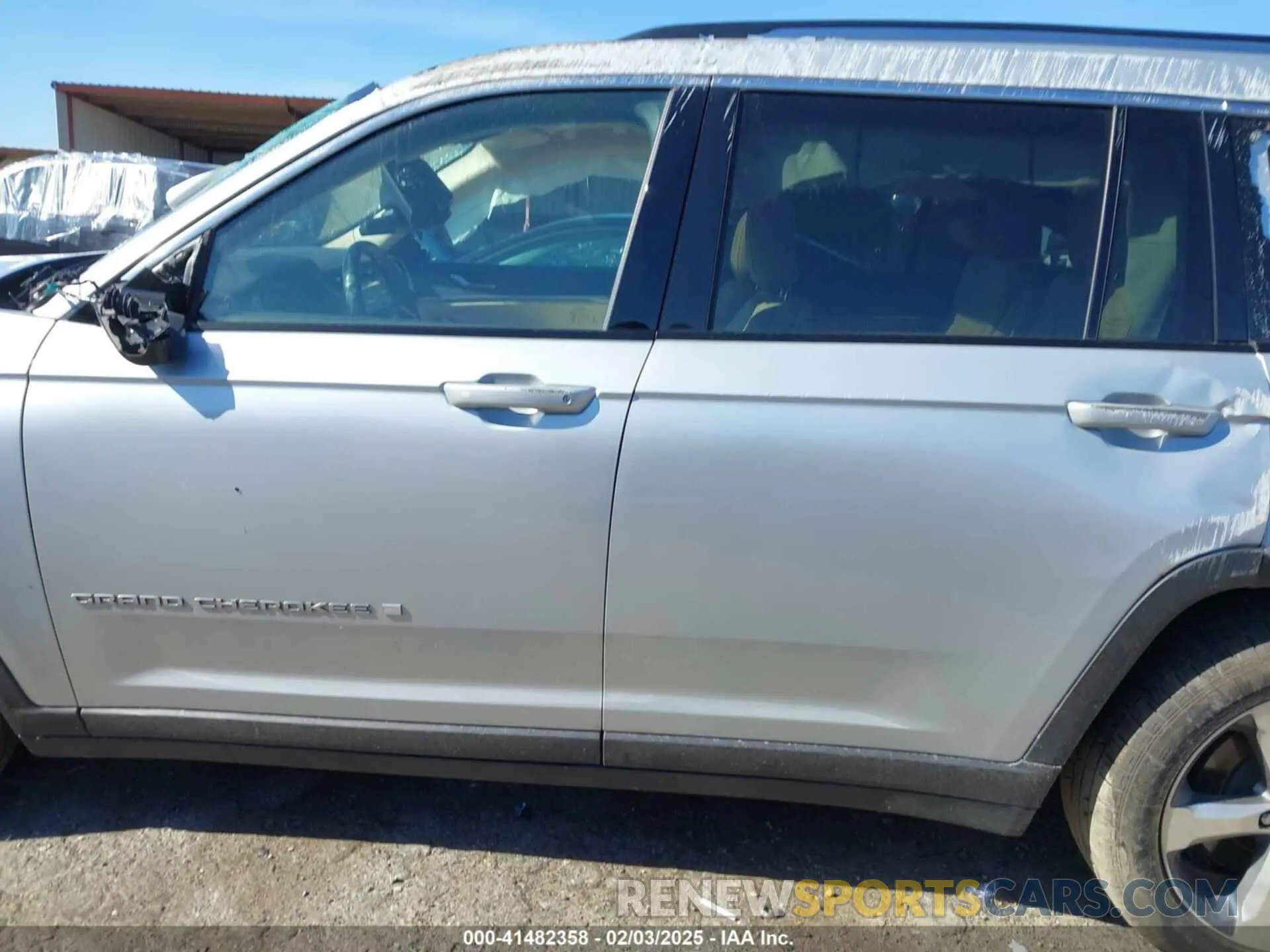 15 Photograph of a damaged car 1C4RJKBG4M8107229 JEEP GRAND CHEROKEE L 2021