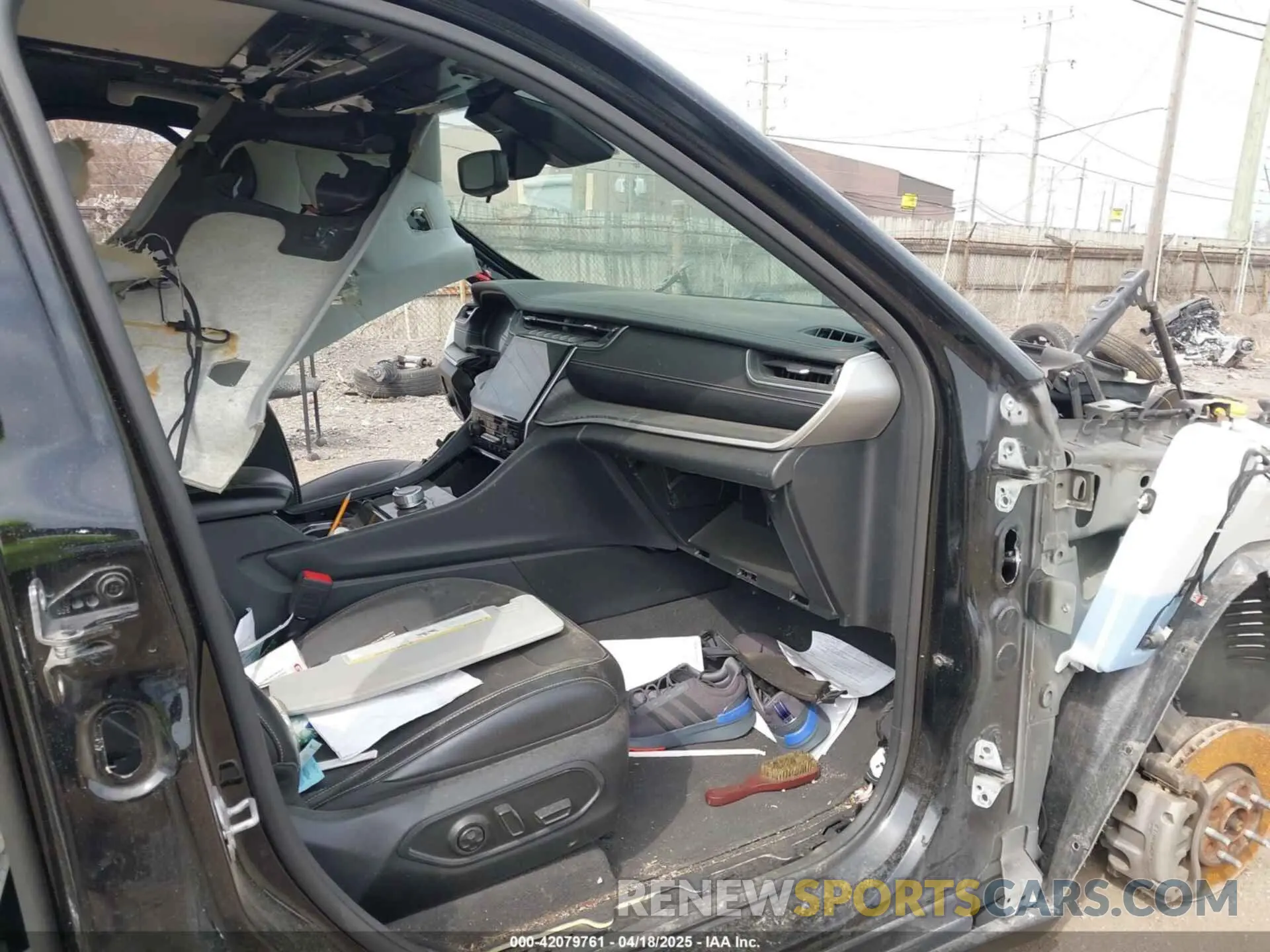 5 Photograph of a damaged car 1C4RJKBG4M8121650 JEEP GRAND CHEROKEE L 2021