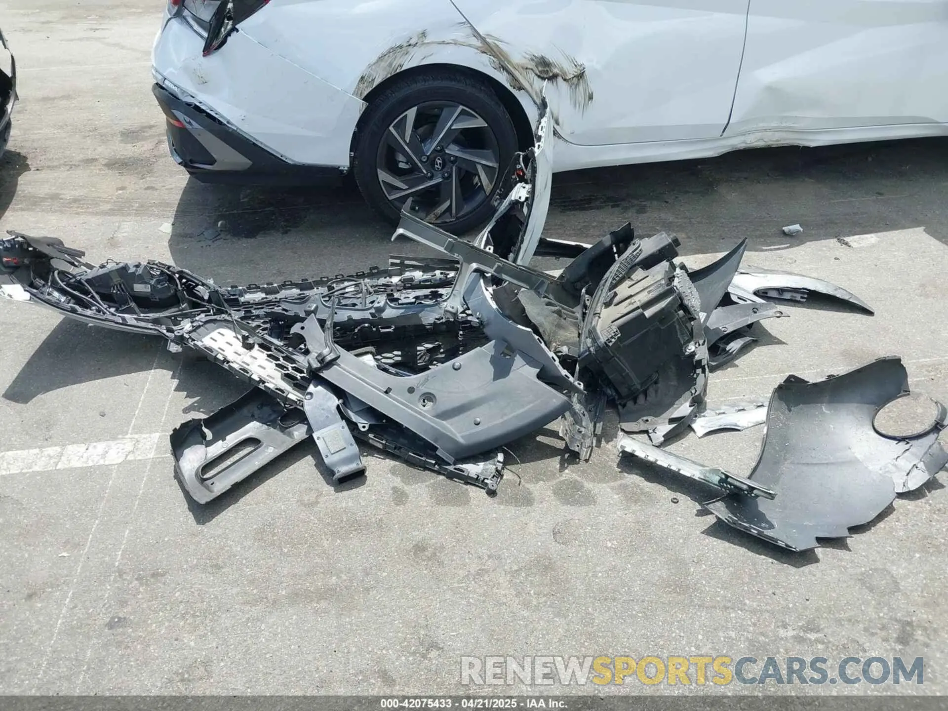 12 Photograph of a damaged car 1C4RJKBG4M8136830 JEEP GRAND CHEROKEE L 2021
