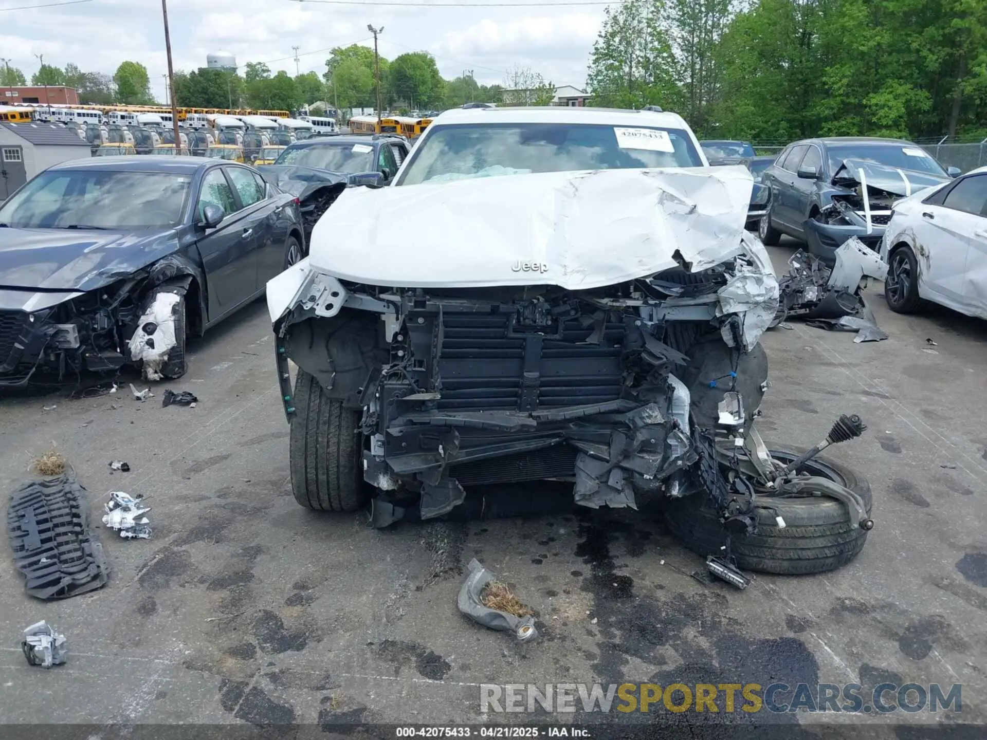 13 Photograph of a damaged car 1C4RJKBG4M8136830 JEEP GRAND CHEROKEE L 2021