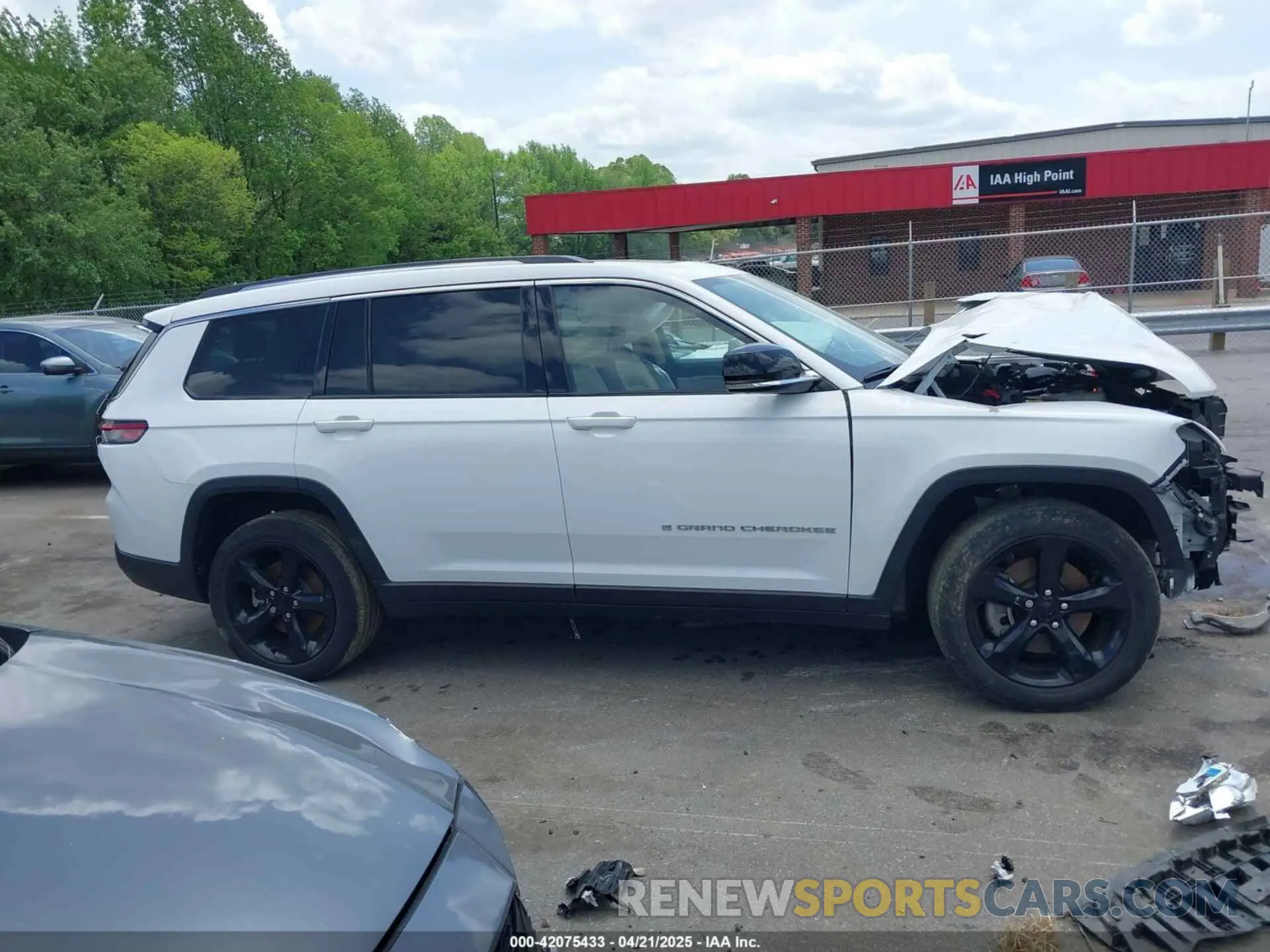 14 Photograph of a damaged car 1C4RJKBG4M8136830 JEEP GRAND CHEROKEE L 2021