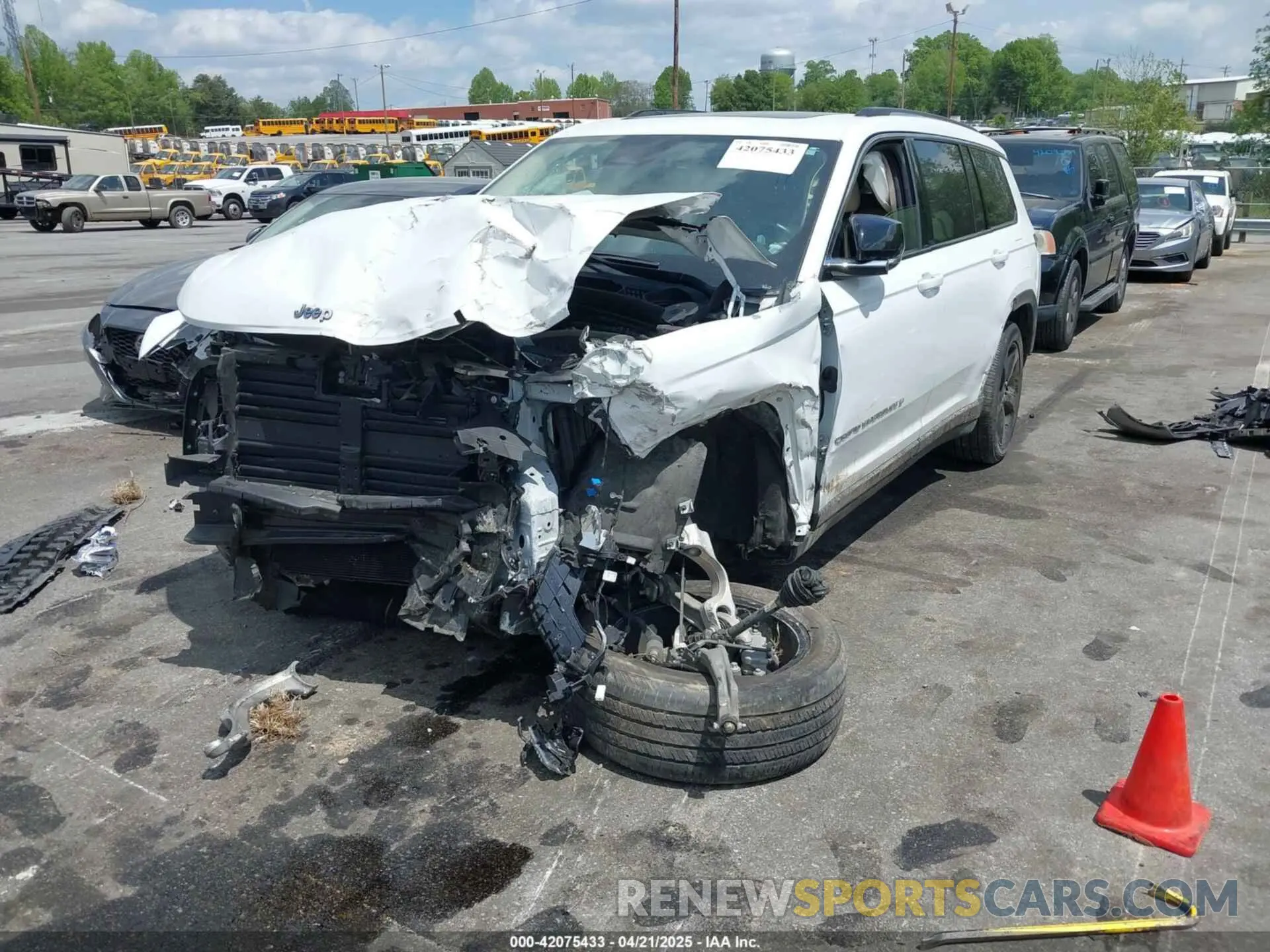 6 Photograph of a damaged car 1C4RJKBG4M8136830 JEEP GRAND CHEROKEE L 2021