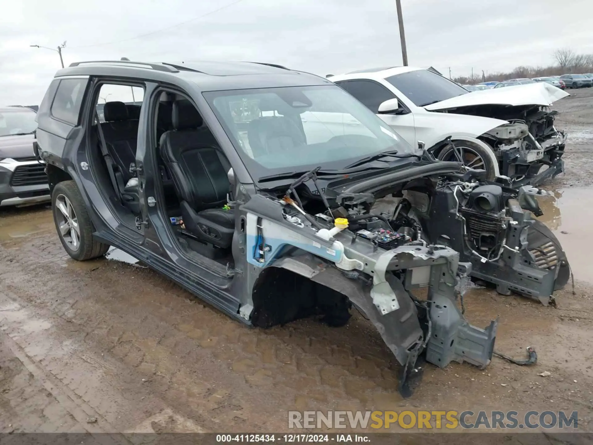 1 Photograph of a damaged car 1C4RJKBG4M8138710 JEEP GRAND CHEROKEE L 2021