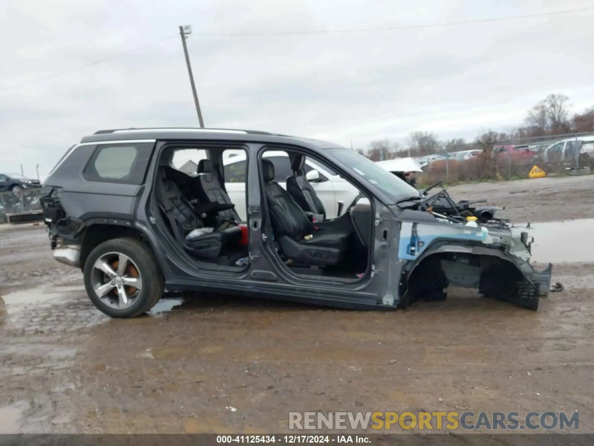 12 Photograph of a damaged car 1C4RJKBG4M8138710 JEEP GRAND CHEROKEE L 2021