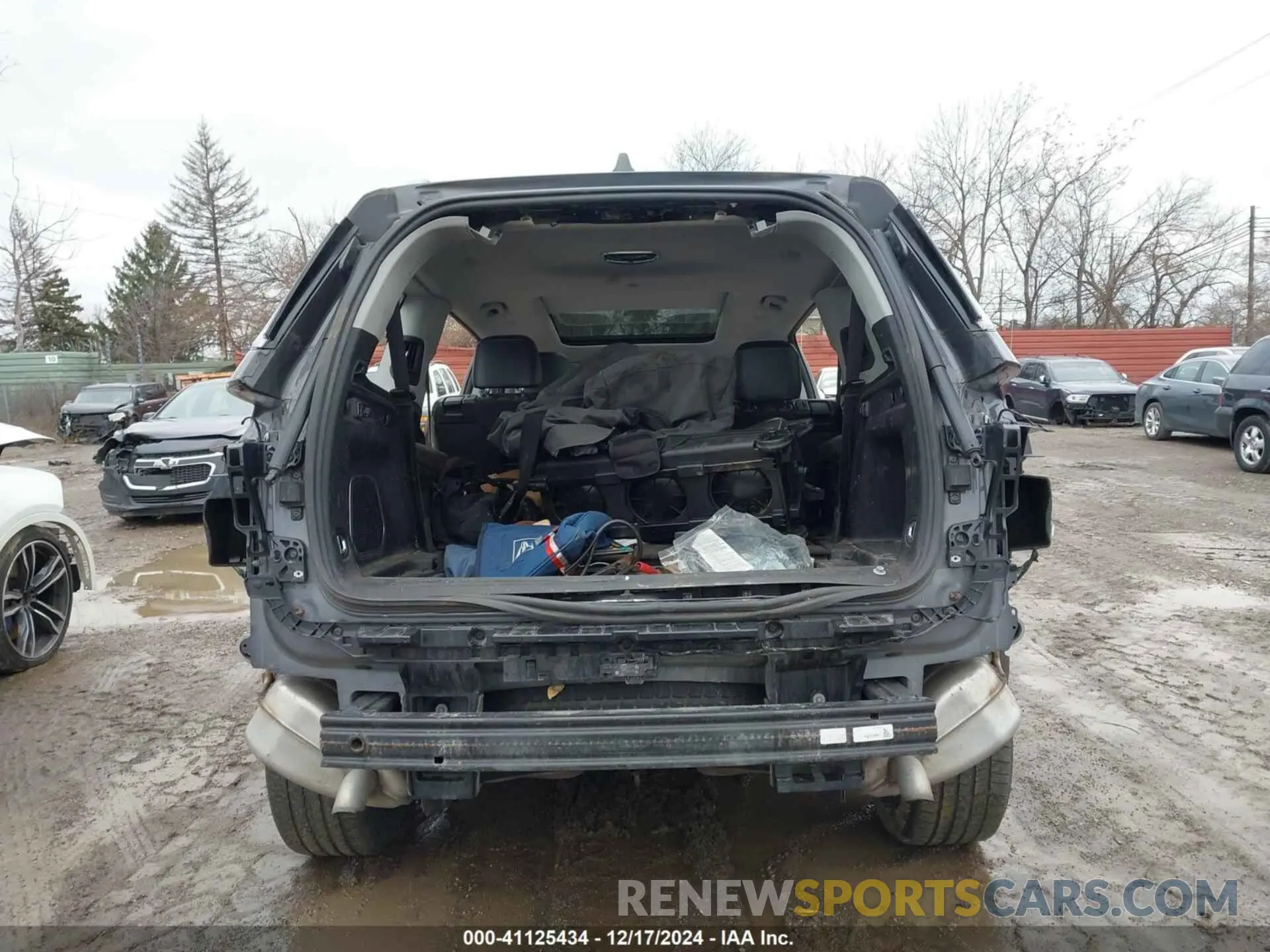 15 Photograph of a damaged car 1C4RJKBG4M8138710 JEEP GRAND CHEROKEE L 2021