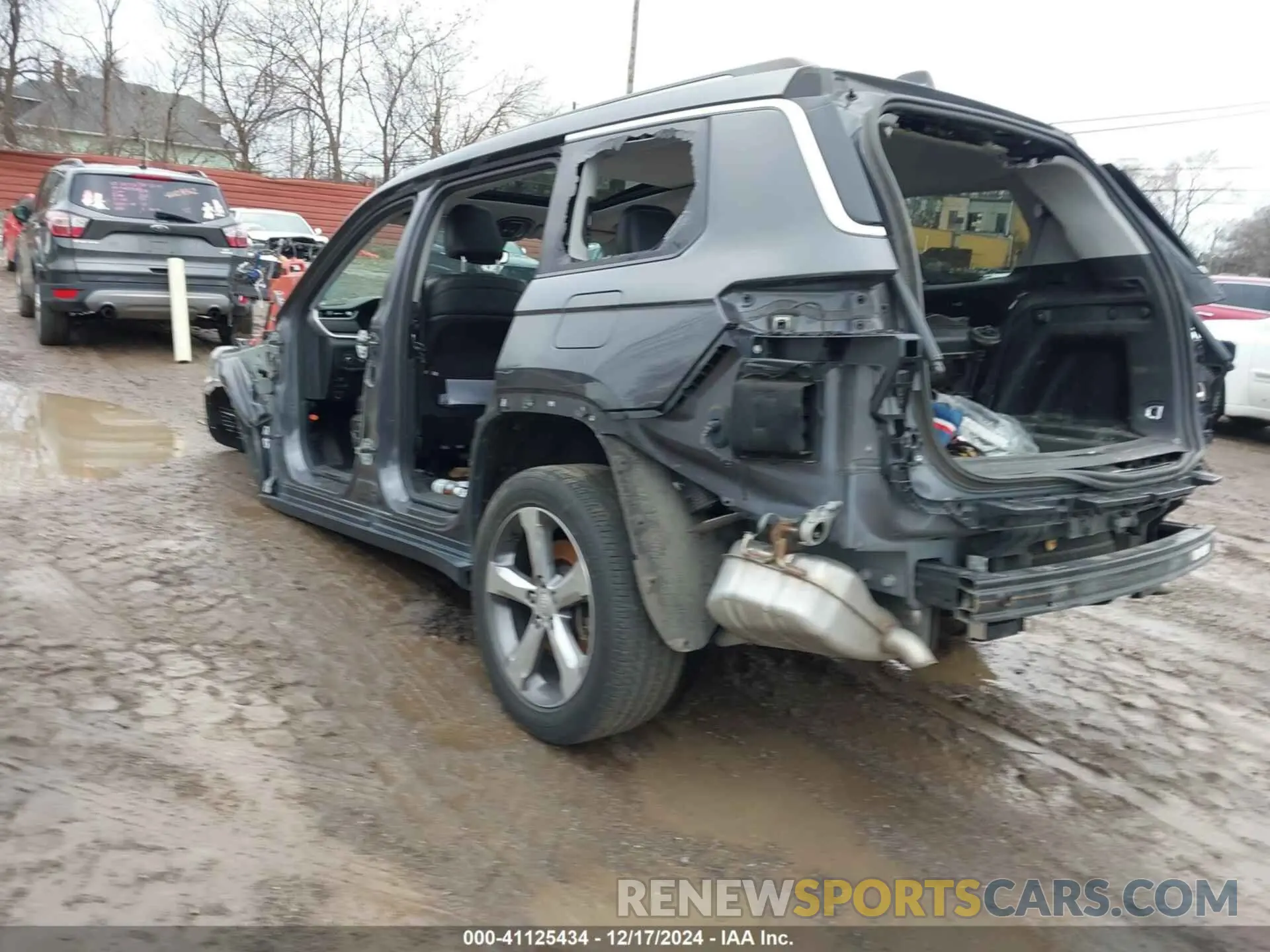 3 Photograph of a damaged car 1C4RJKBG4M8138710 JEEP GRAND CHEROKEE L 2021