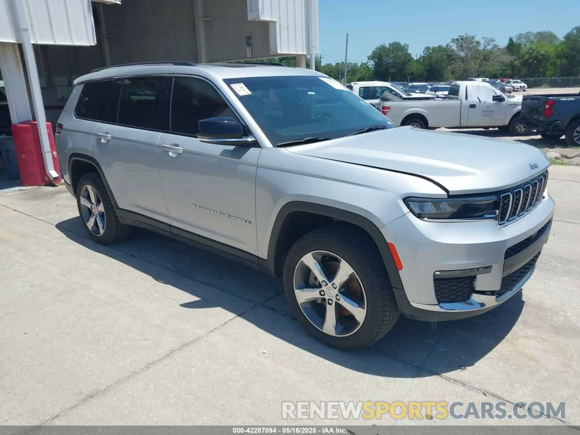 1 Photograph of a damaged car 1C4RJKBG5M8101312 JEEP GRAND CHEROKEE L 2021