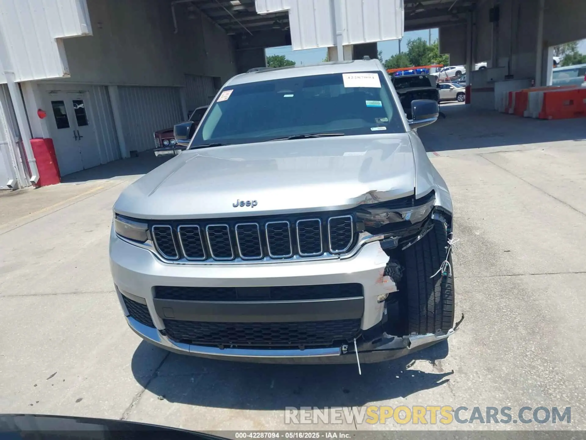 12 Photograph of a damaged car 1C4RJKBG5M8101312 JEEP GRAND CHEROKEE L 2021