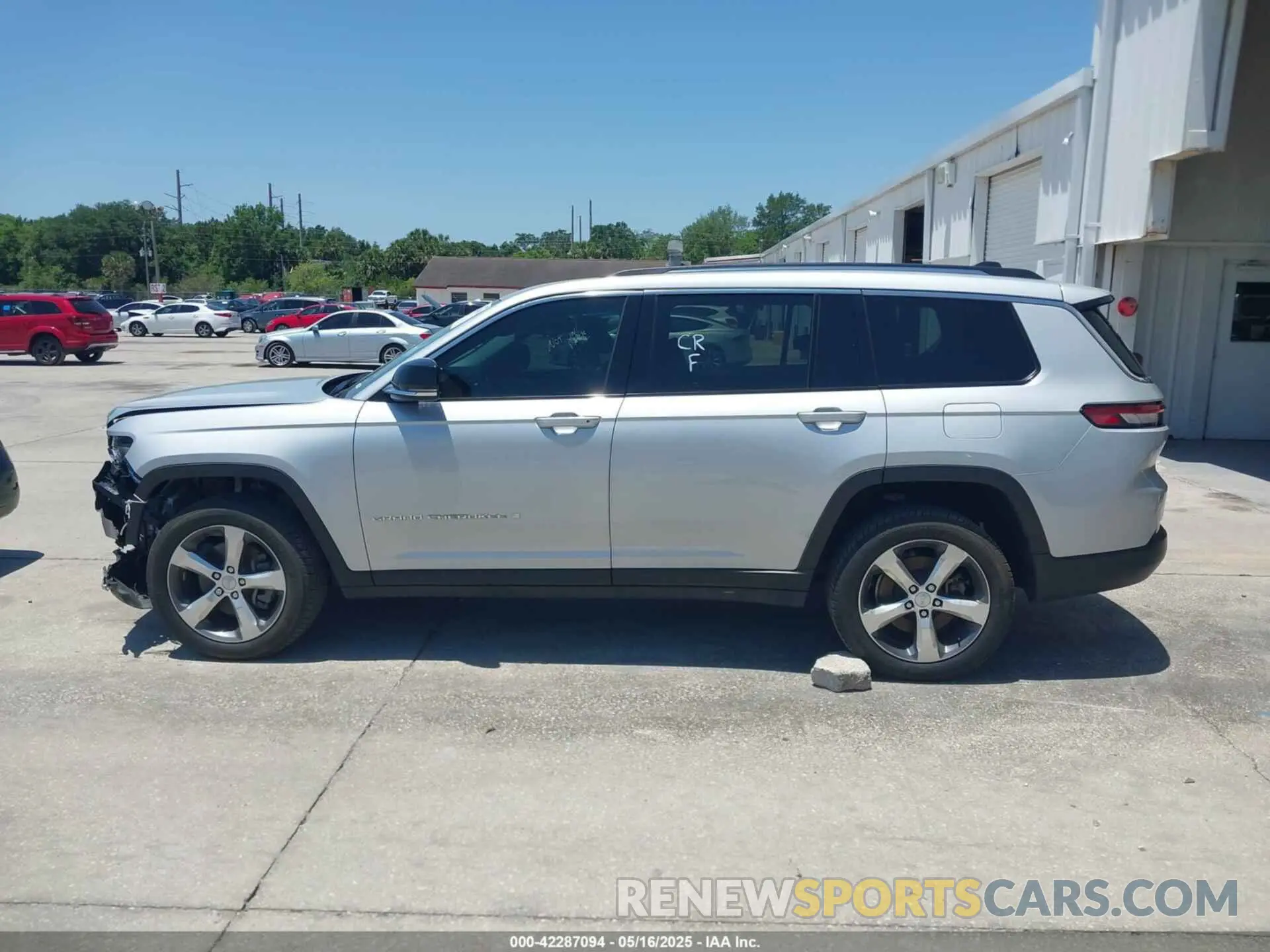 14 Photograph of a damaged car 1C4RJKBG5M8101312 JEEP GRAND CHEROKEE L 2021