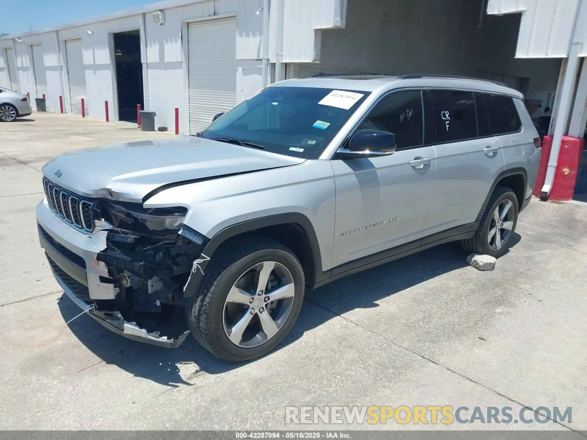 2 Photograph of a damaged car 1C4RJKBG5M8101312 JEEP GRAND CHEROKEE L 2021