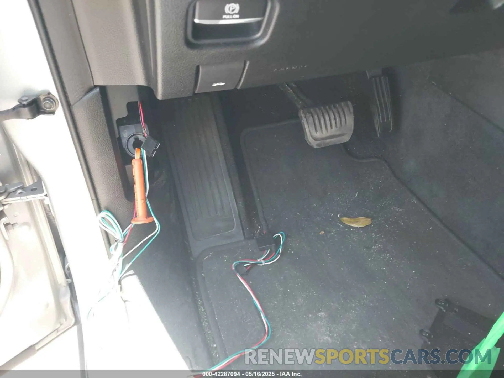 6 Photograph of a damaged car 1C4RJKBG5M8101312 JEEP GRAND CHEROKEE L 2021