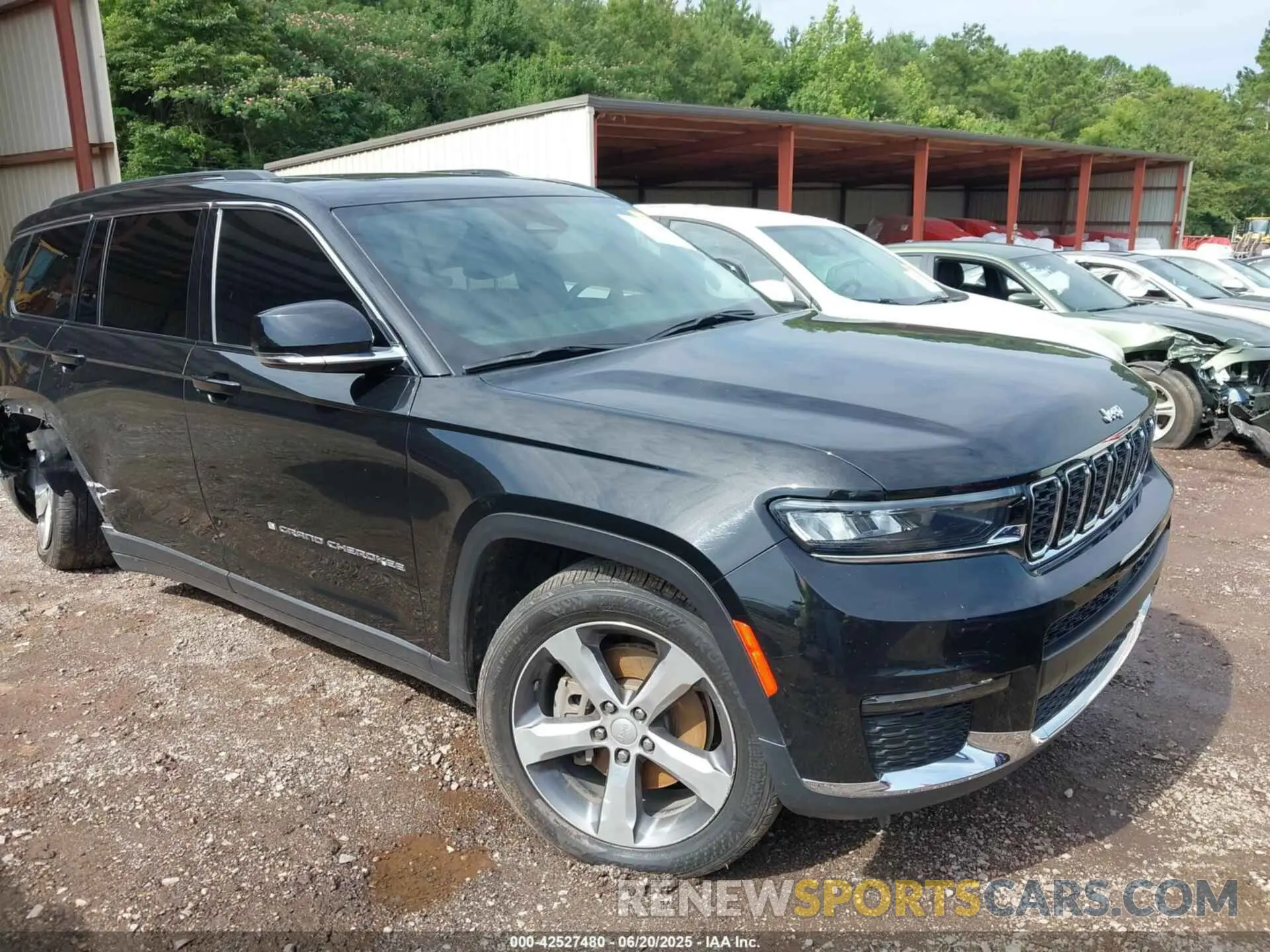 1 Photograph of a damaged car 1C4RJKBG5M8108194 JEEP GRAND CHEROKEE L 2021