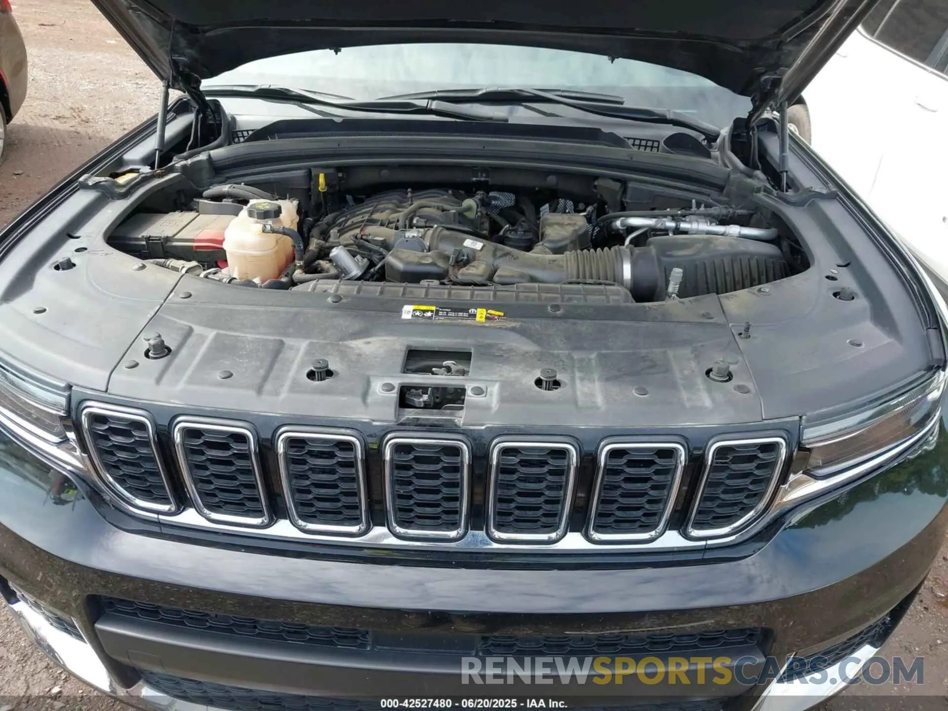 10 Photograph of a damaged car 1C4RJKBG5M8108194 JEEP GRAND CHEROKEE L 2021