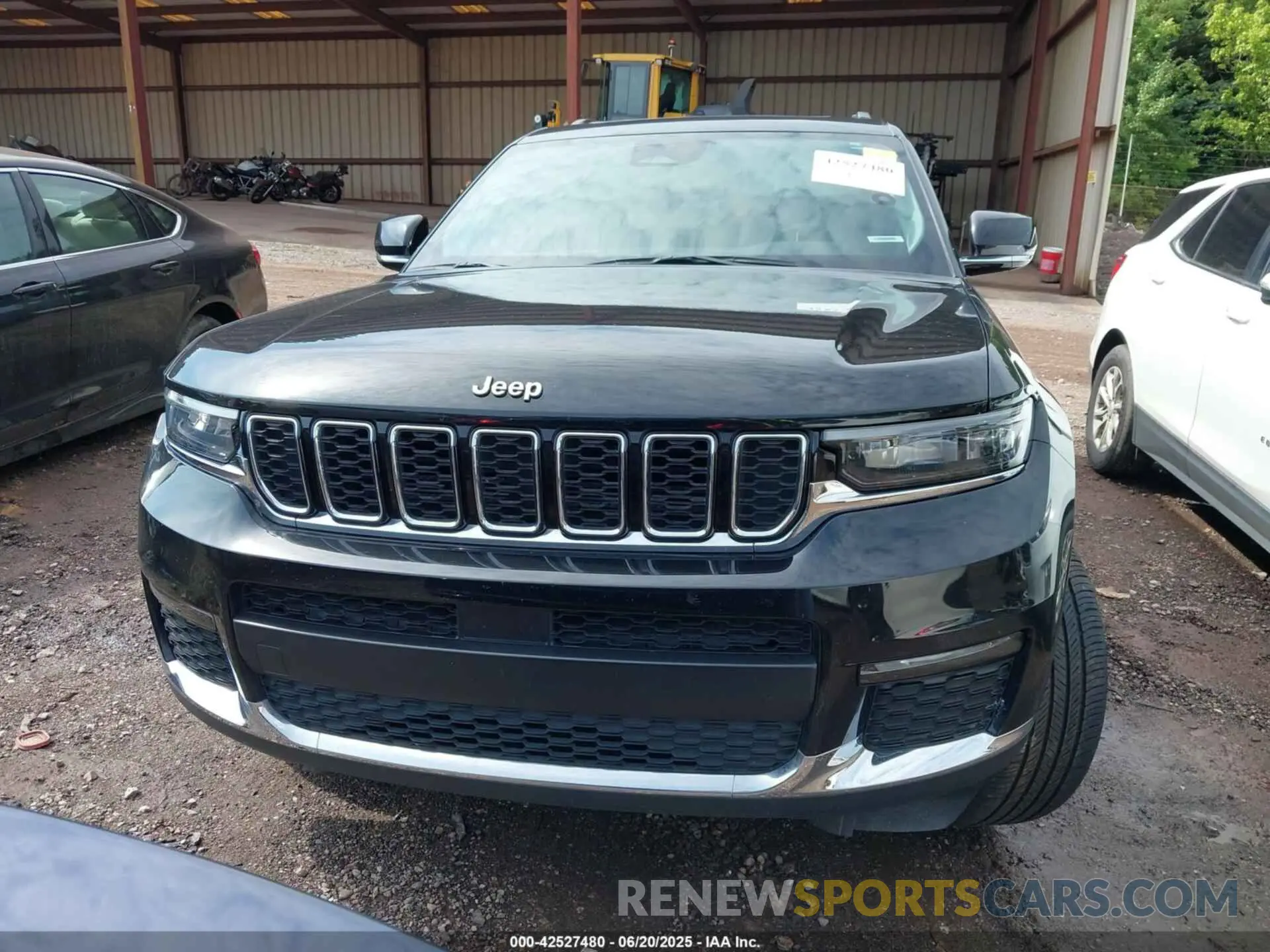 12 Photograph of a damaged car 1C4RJKBG5M8108194 JEEP GRAND CHEROKEE L 2021