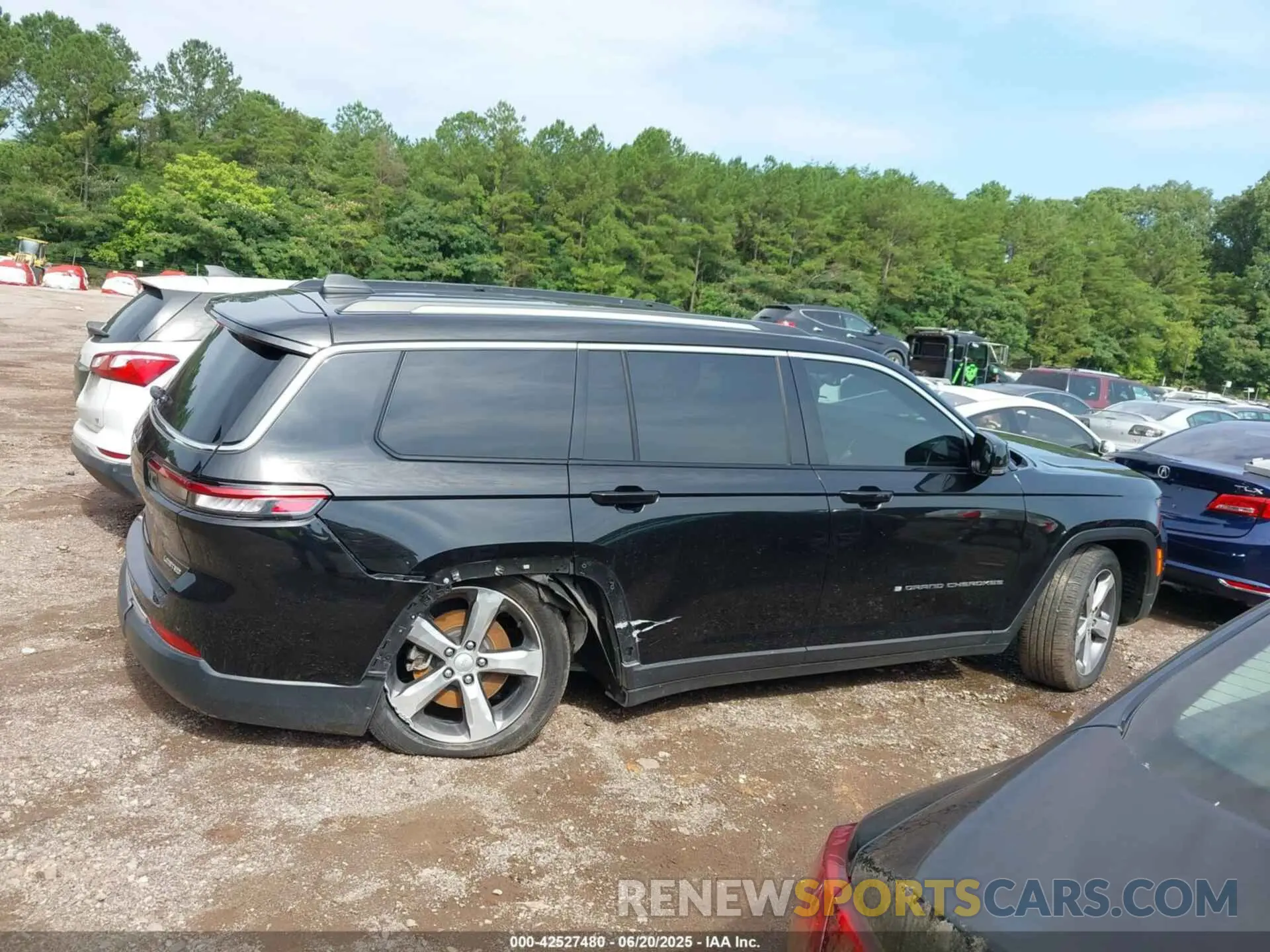 13 Photograph of a damaged car 1C4RJKBG5M8108194 JEEP GRAND CHEROKEE L 2021