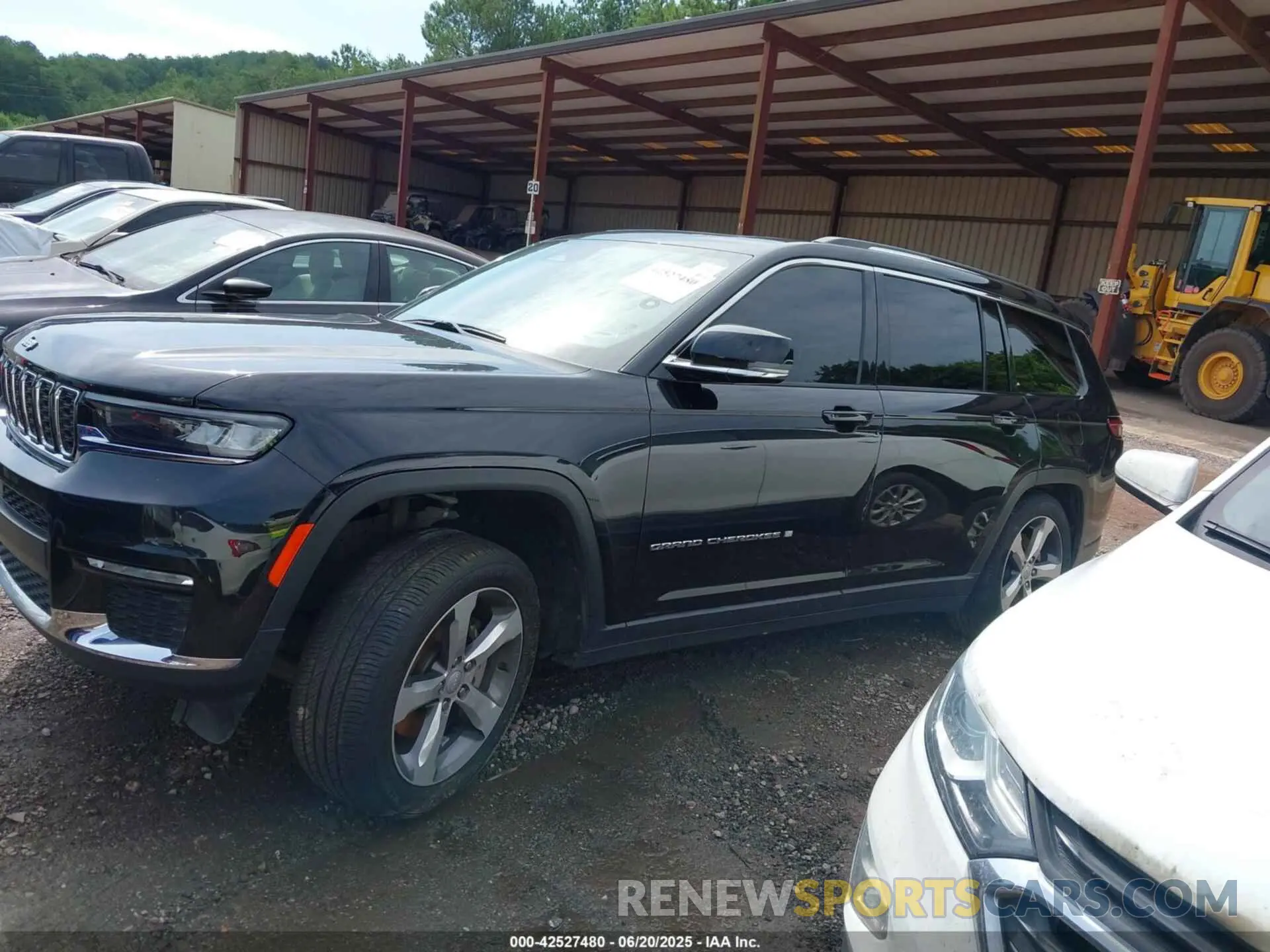 14 Photograph of a damaged car 1C4RJKBG5M8108194 JEEP GRAND CHEROKEE L 2021