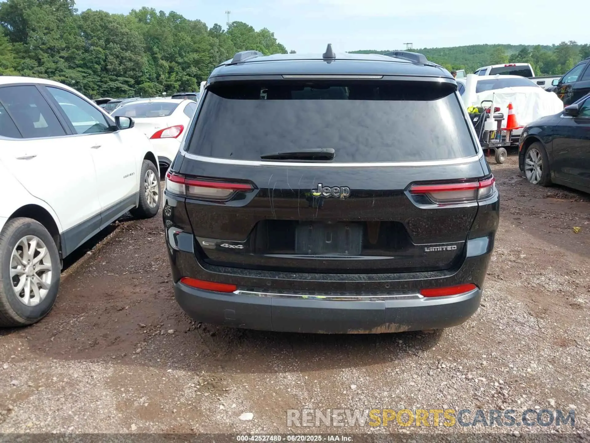 16 Photograph of a damaged car 1C4RJKBG5M8108194 JEEP GRAND CHEROKEE L 2021