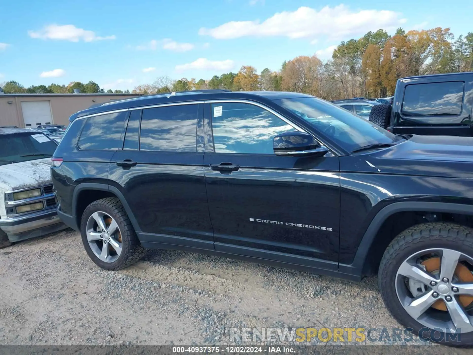 13 Photograph of a damaged car 1C4RJKBG6M8105885 JEEP GRAND CHEROKEE L 2021