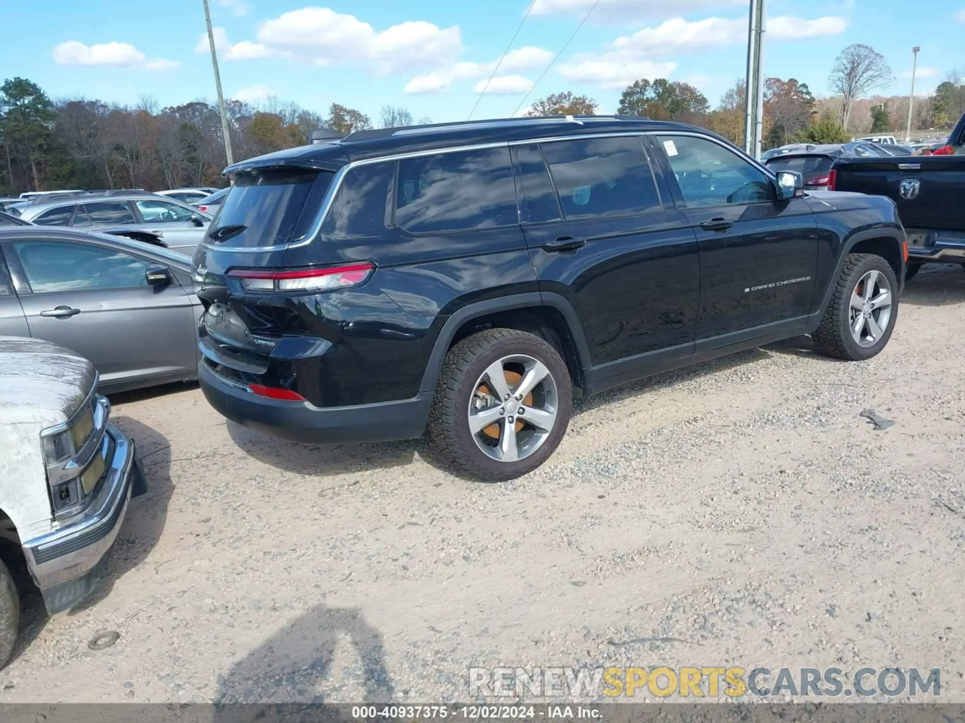 4 Photograph of a damaged car 1C4RJKBG6M8105885 JEEP GRAND CHEROKEE L 2021