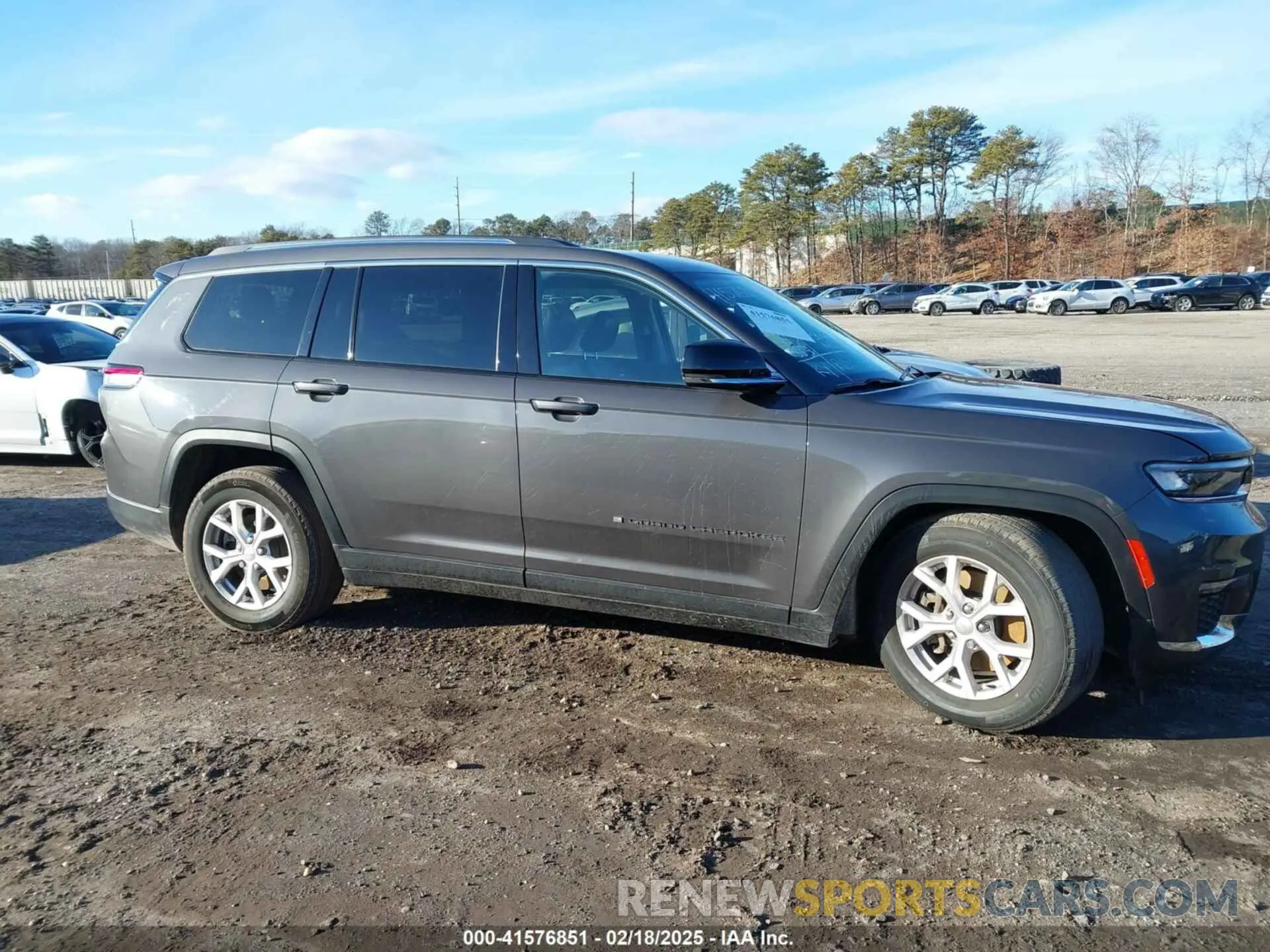13 Photograph of a damaged car 1C4RJKBG6M8142905 JEEP GRAND CHEROKEE L 2021