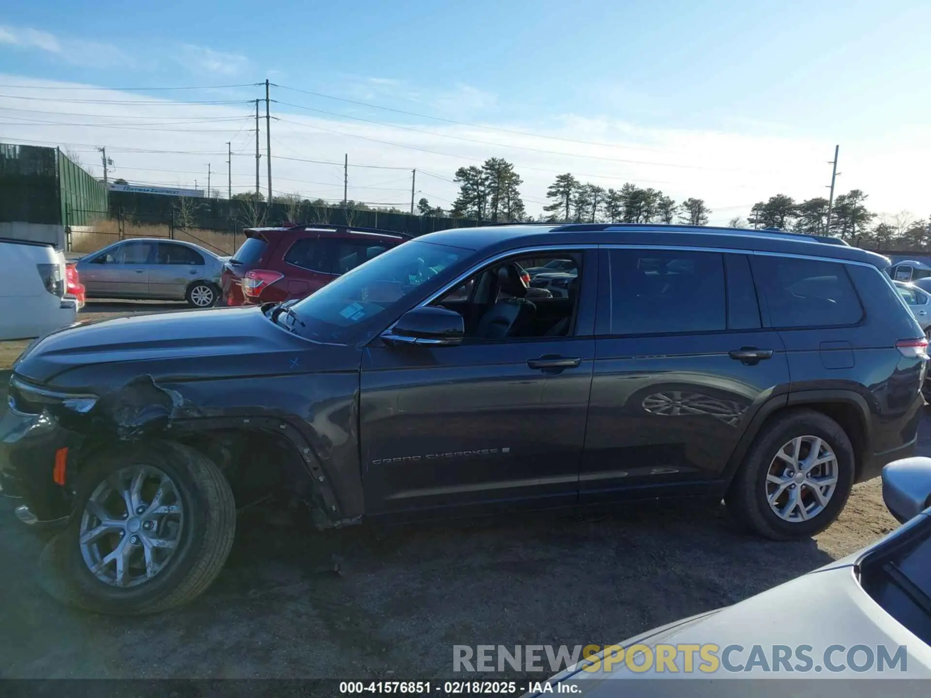 14 Photograph of a damaged car 1C4RJKBG6M8142905 JEEP GRAND CHEROKEE L 2021