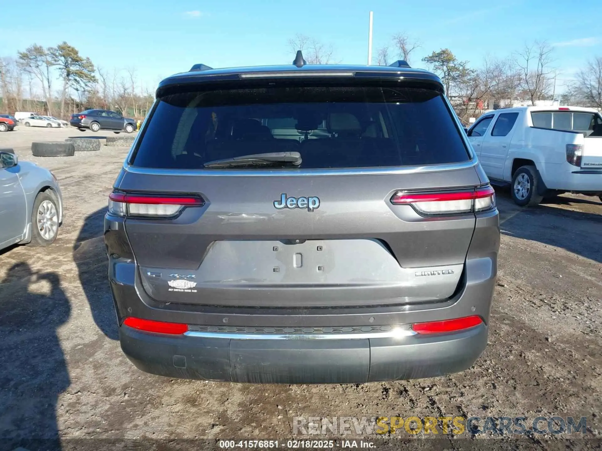 16 Photograph of a damaged car 1C4RJKBG6M8142905 JEEP GRAND CHEROKEE L 2021