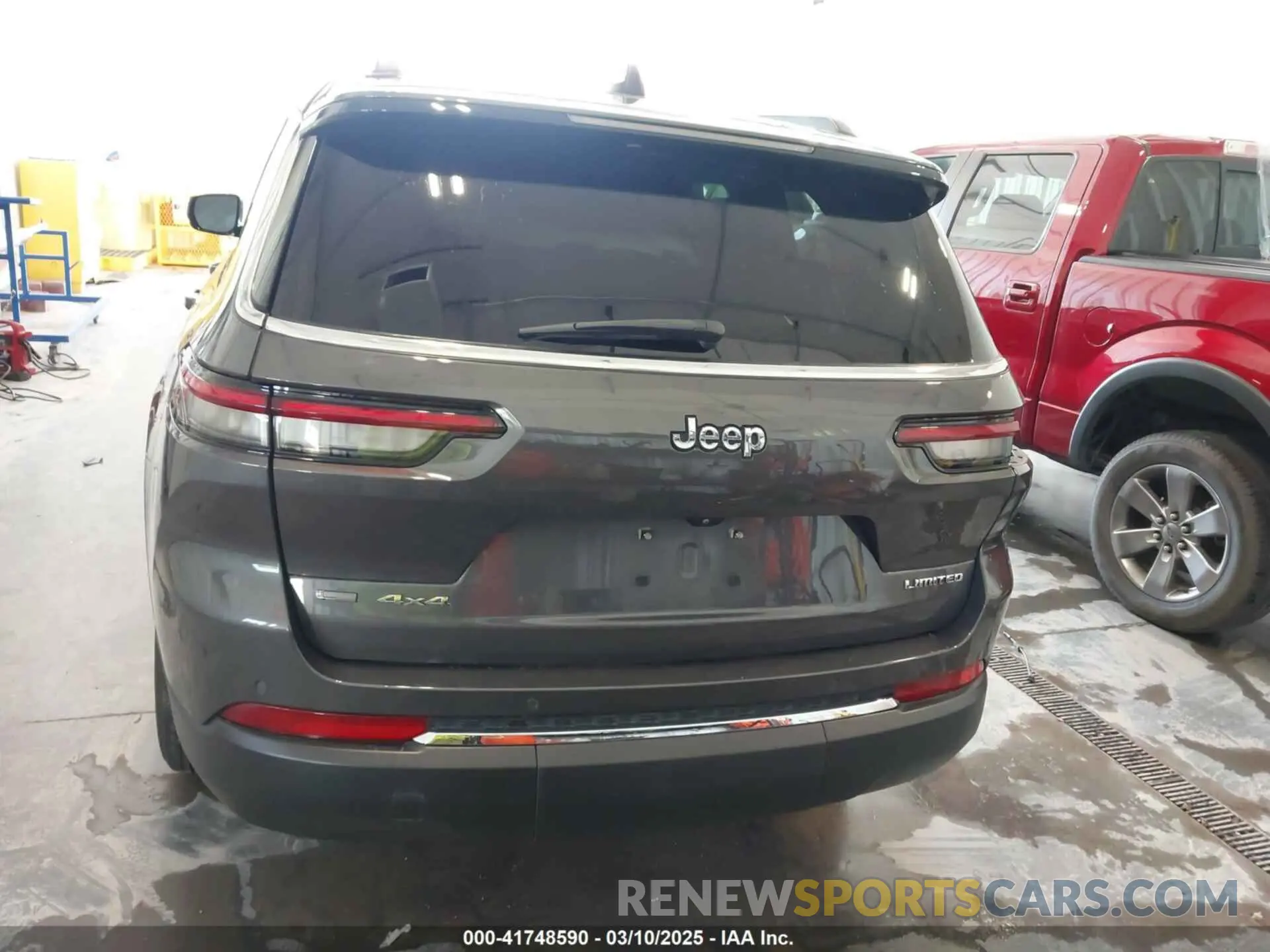 17 Photograph of a damaged car 1C4RJKBG6M8172857 JEEP GRAND CHEROKEE L 2021