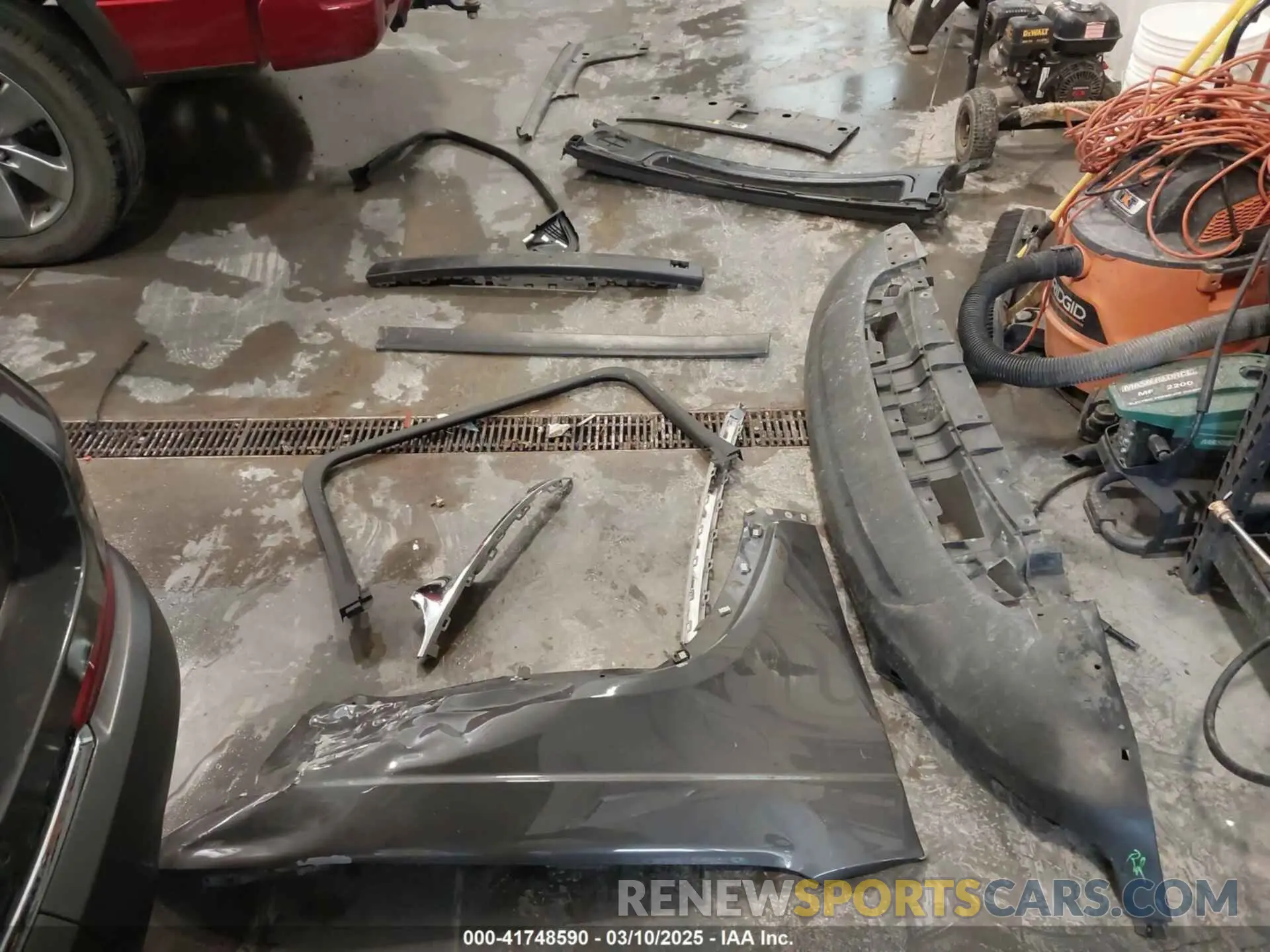19 Photograph of a damaged car 1C4RJKBG6M8172857 JEEP GRAND CHEROKEE L 2021
