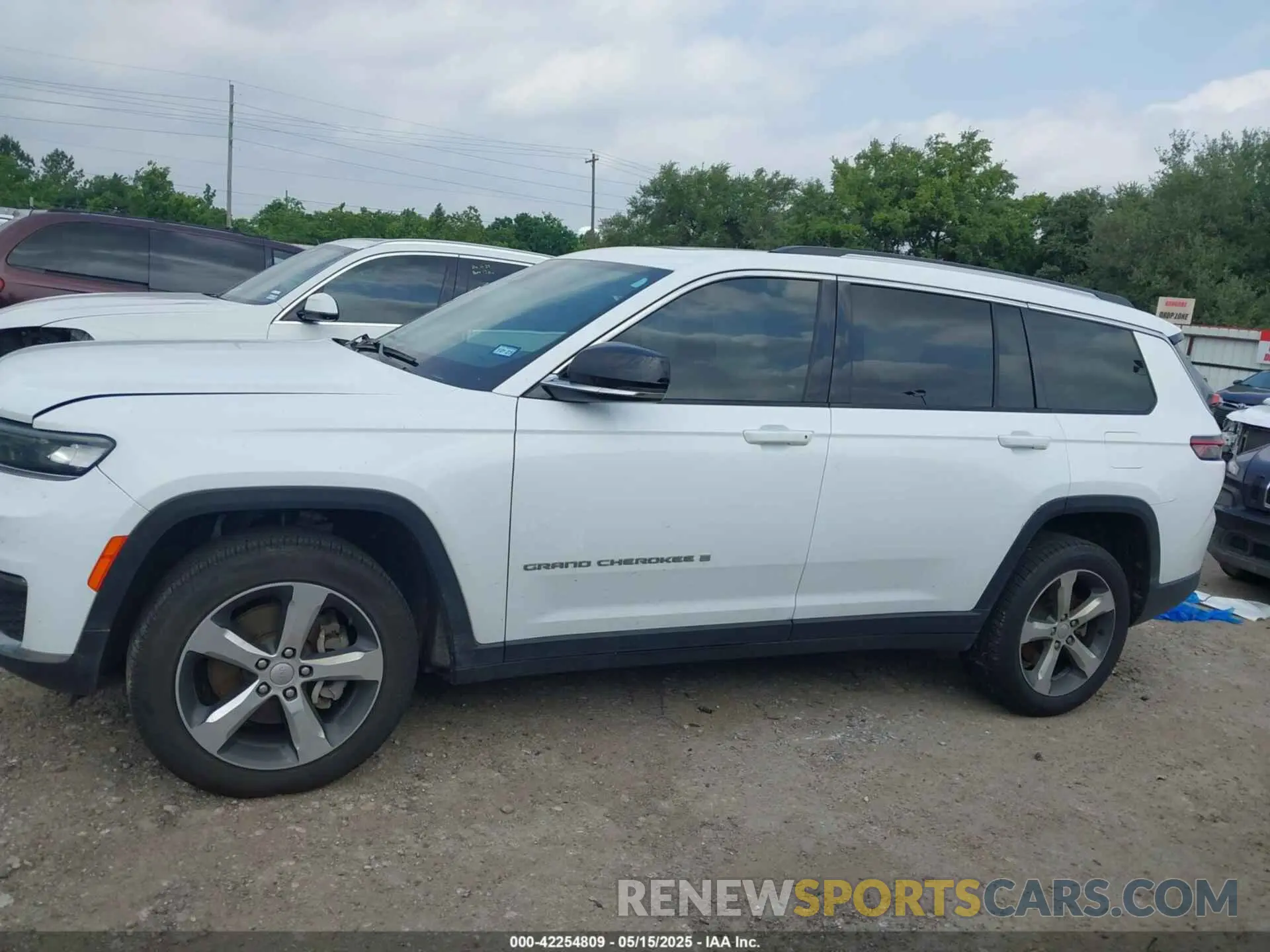 14 Photograph of a damaged car 1C4RJKBG7M8101781 JEEP GRAND CHEROKEE L 2021