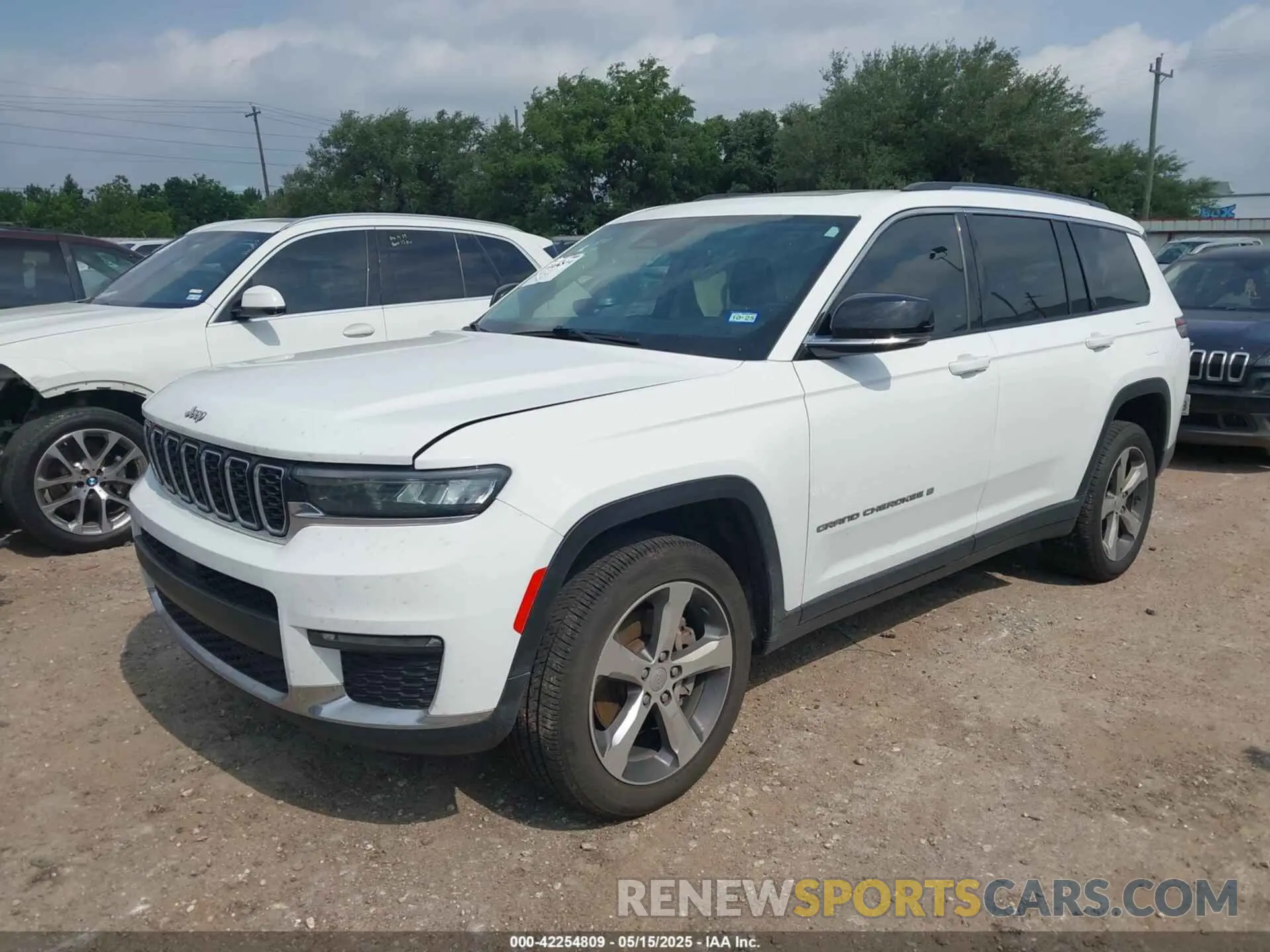 2 Photograph of a damaged car 1C4RJKBG7M8101781 JEEP GRAND CHEROKEE L 2021