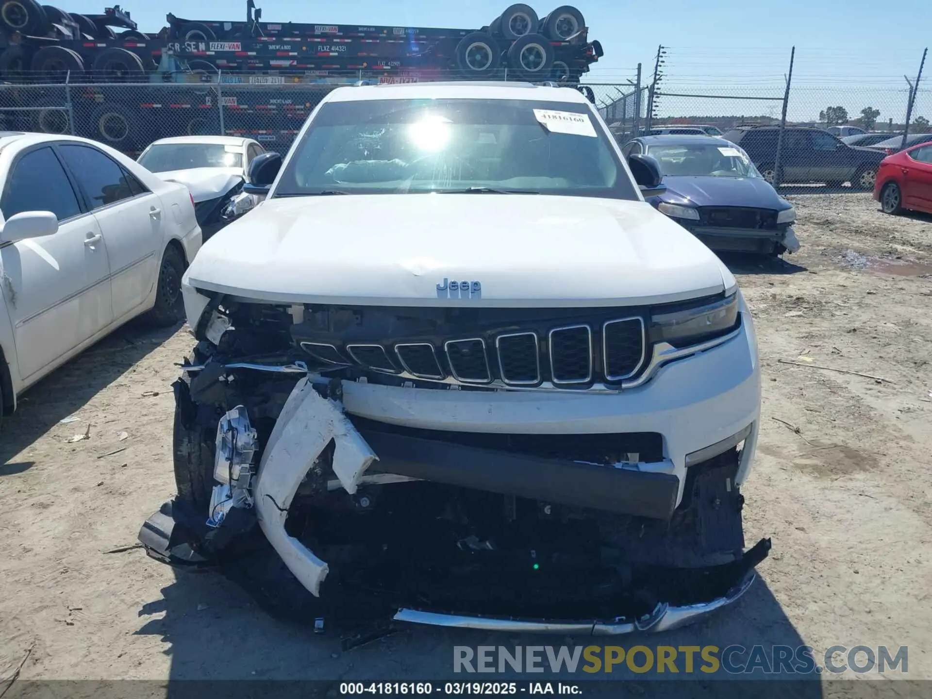 12 Photograph of a damaged car 1C4RJKBG7M8104194 JEEP GRAND CHEROKEE L 2021