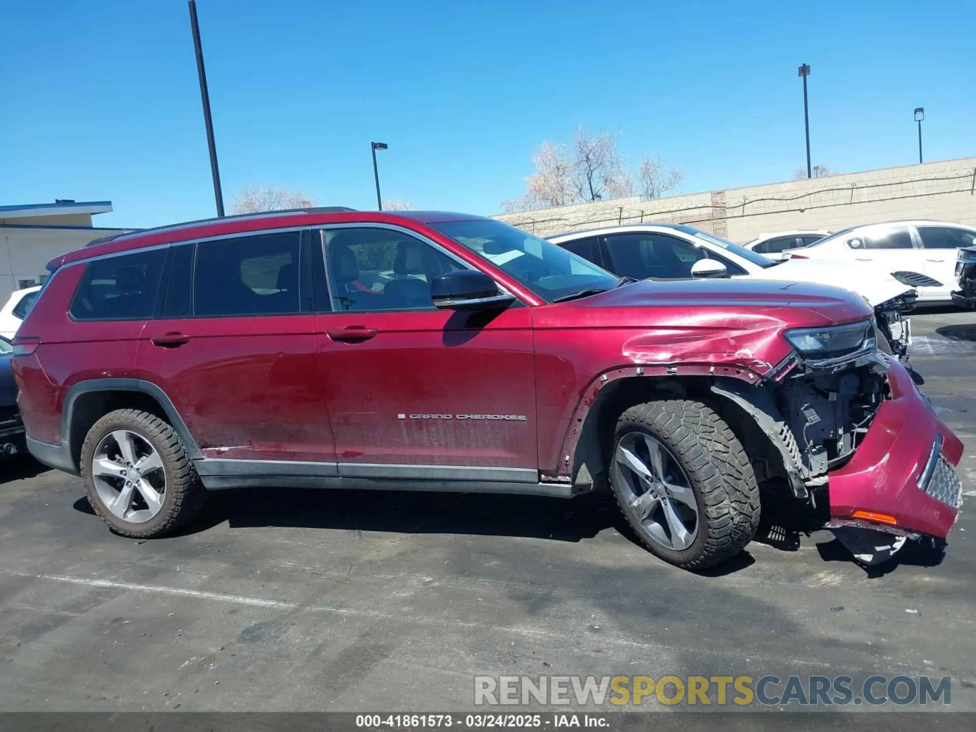 13 Photograph of a damaged car 1C4RJKBG7M8127961 JEEP GRAND CHEROKEE L 2021