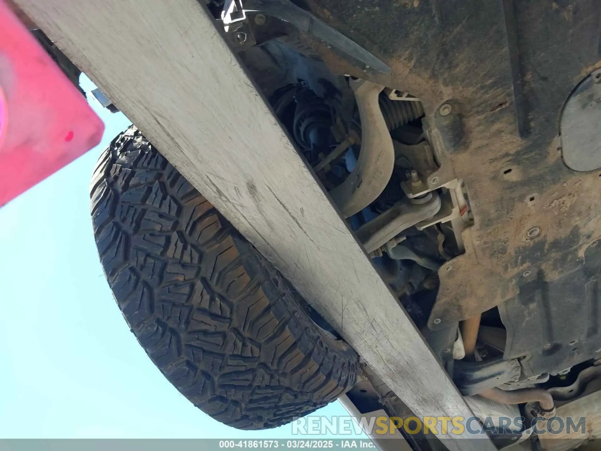 17 Photograph of a damaged car 1C4RJKBG7M8127961 JEEP GRAND CHEROKEE L 2021