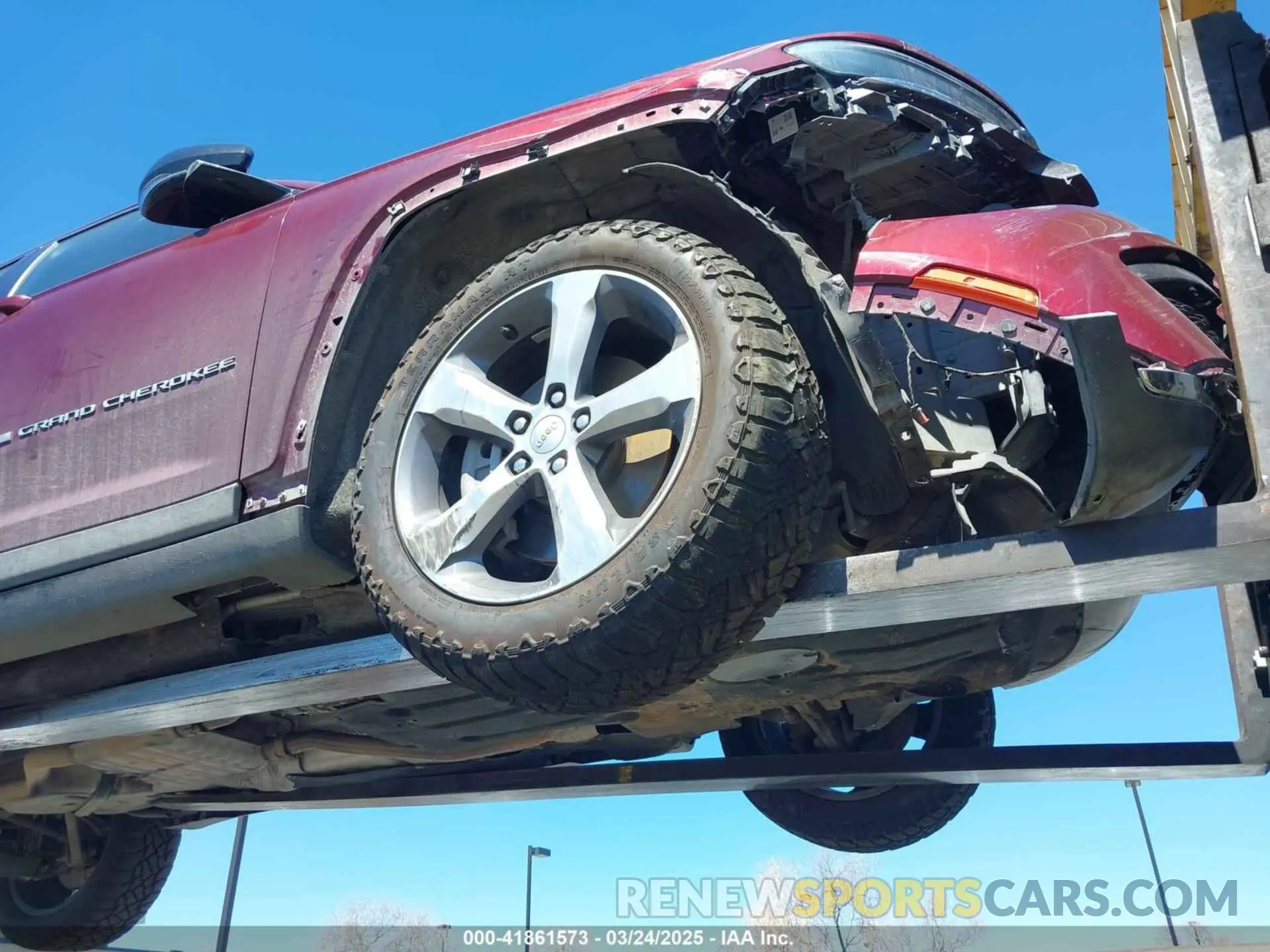 18 Photograph of a damaged car 1C4RJKBG7M8127961 JEEP GRAND CHEROKEE L 2021