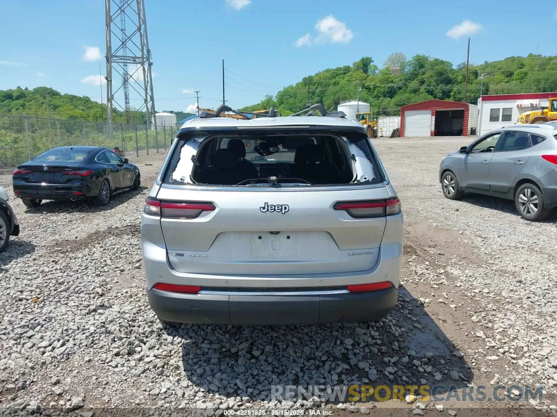 16 Photograph of a damaged car 1C4RJKBG7M8130262 JEEP GRAND CHEROKEE L 2021