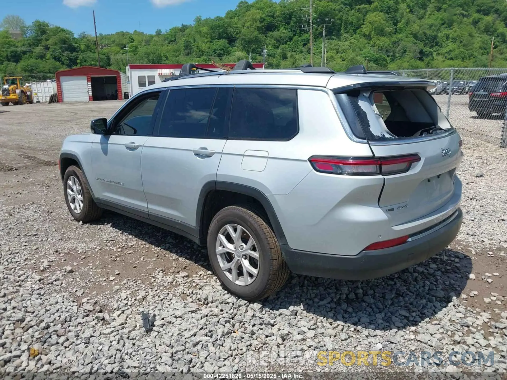 3 Photograph of a damaged car 1C4RJKBG7M8130262 JEEP GRAND CHEROKEE L 2021