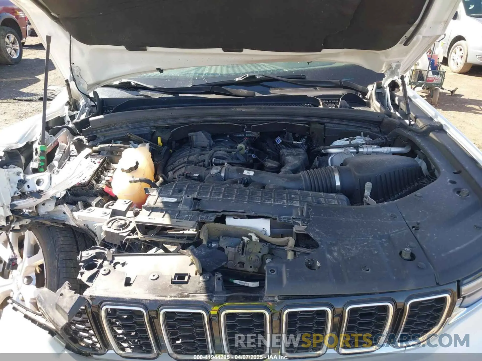 10 Photograph of a damaged car 1C4RJKBG7M8142511 JEEP GRAND CHEROKEE L 2021