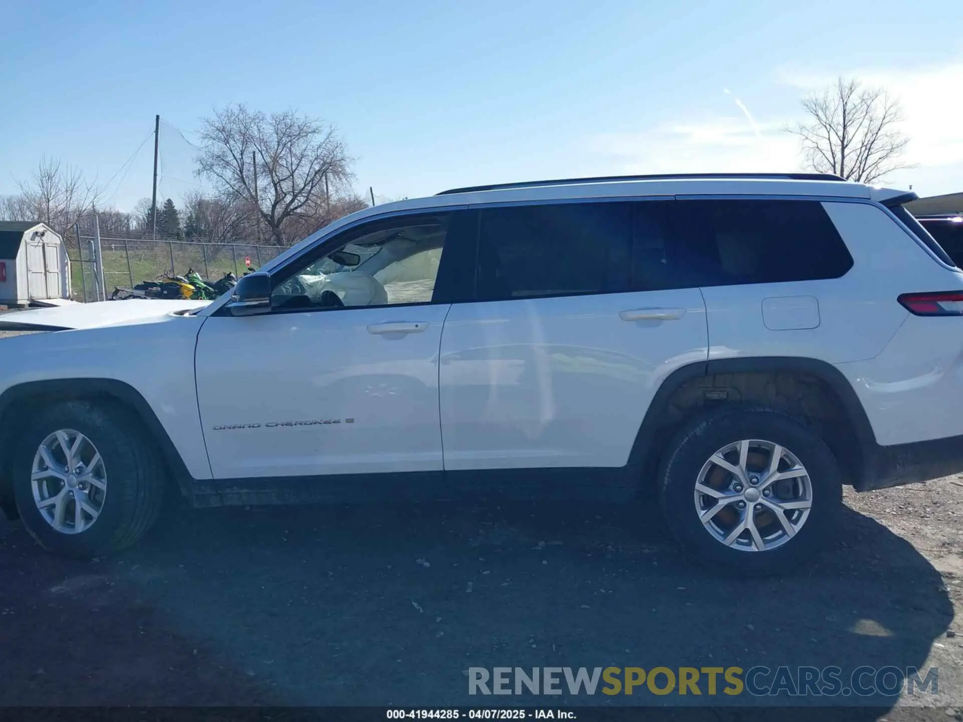 15 Photograph of a damaged car 1C4RJKBG7M8142511 JEEP GRAND CHEROKEE L 2021