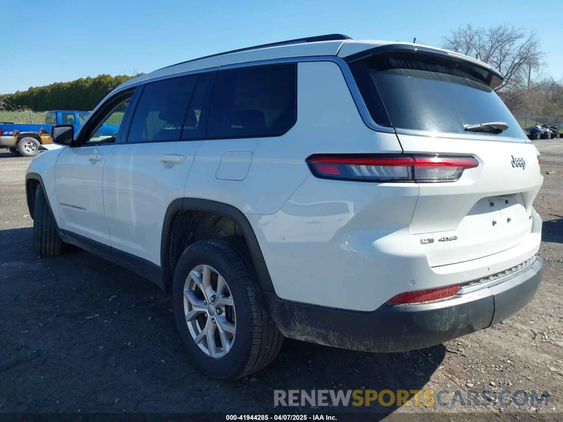 3 Photograph of a damaged car 1C4RJKBG7M8142511 JEEP GRAND CHEROKEE L 2021